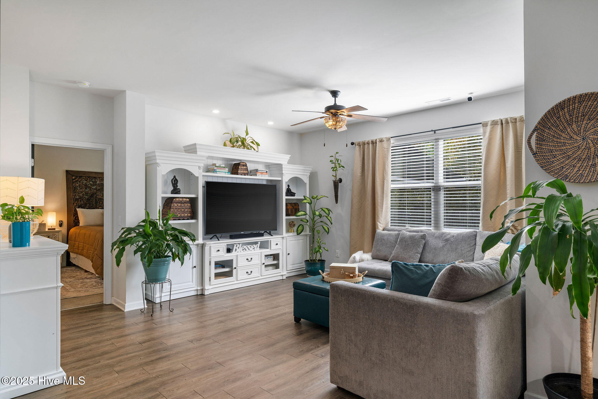 100539651 | Photo 24