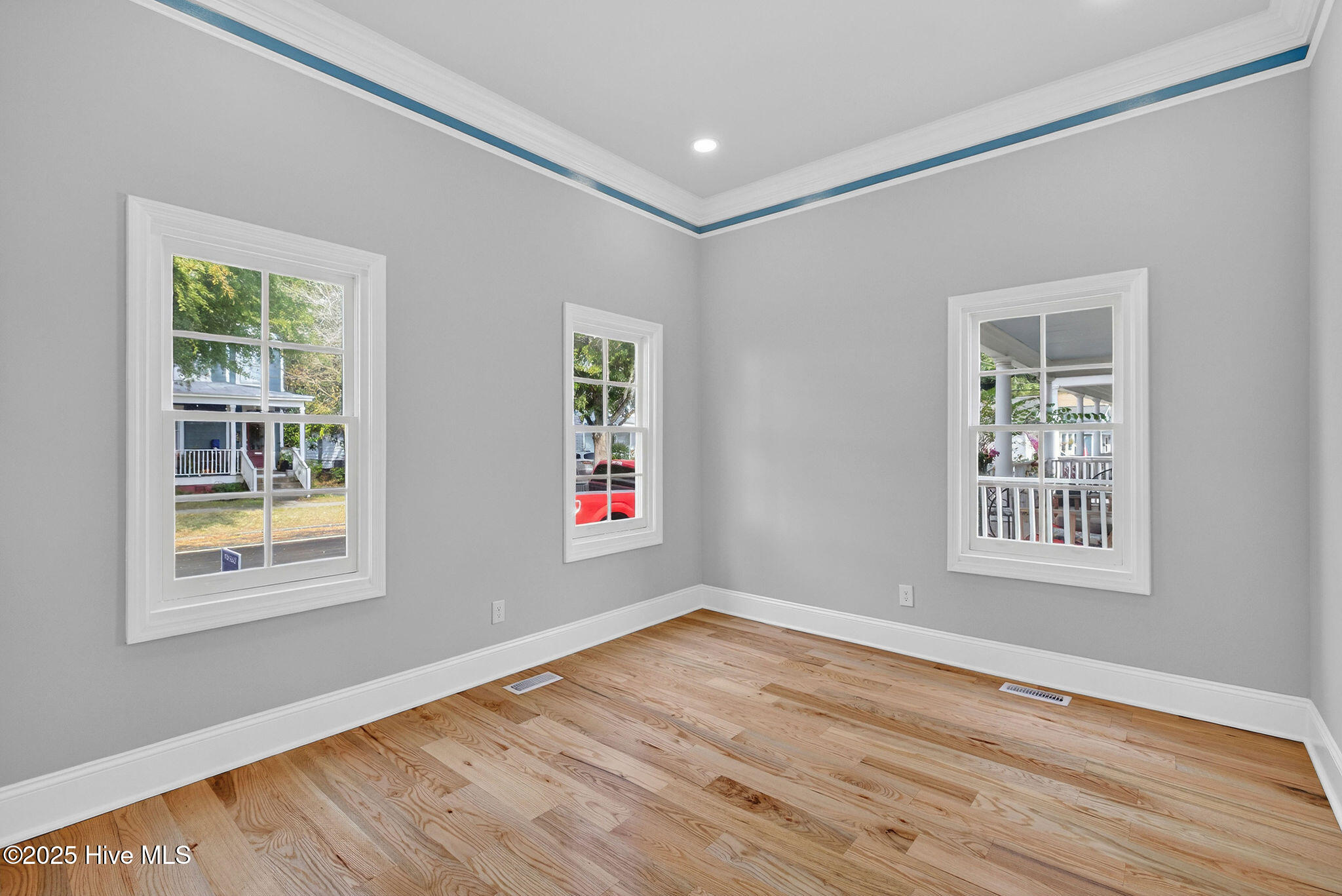 100537754 | Photo 16