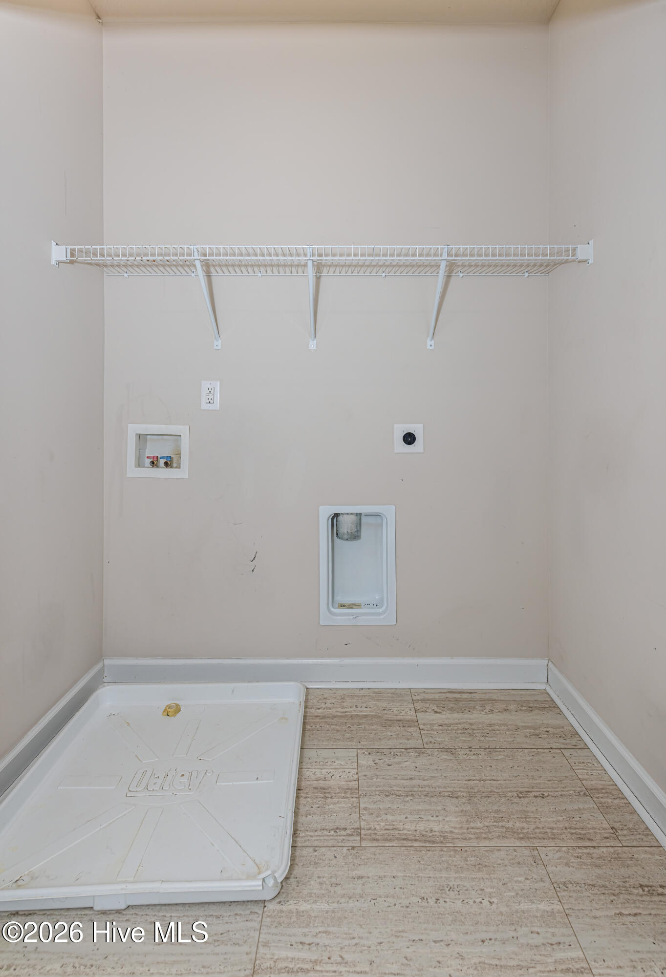 100567221 | Photo 41