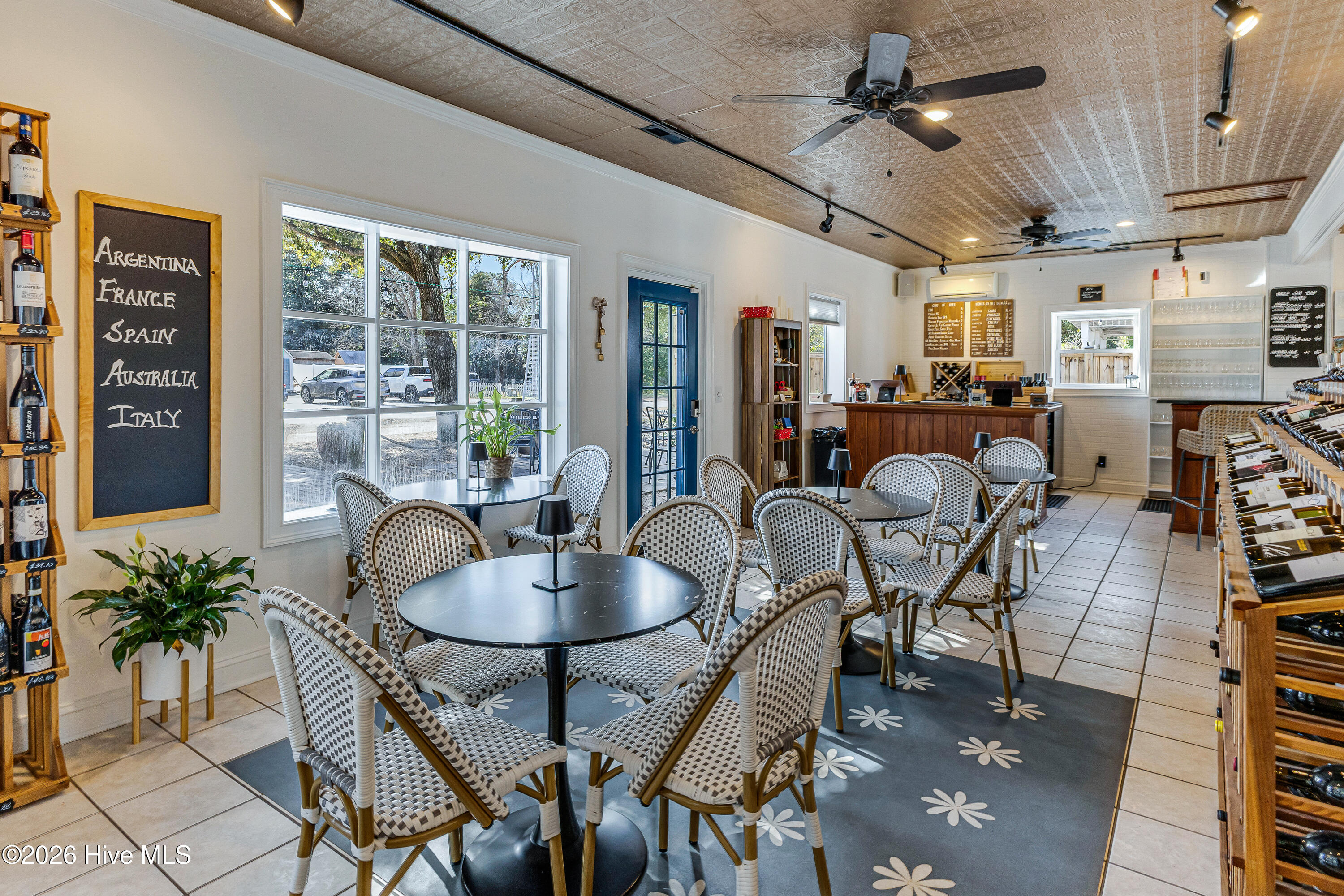 100517348 | Photo 28