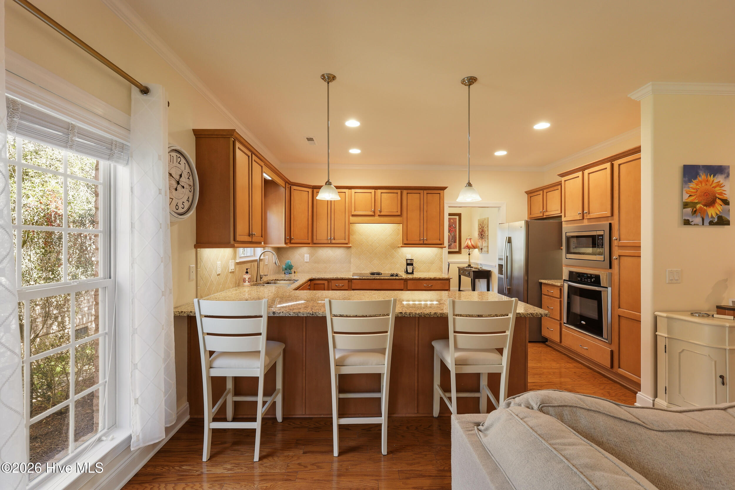 100561183 | Photo 16