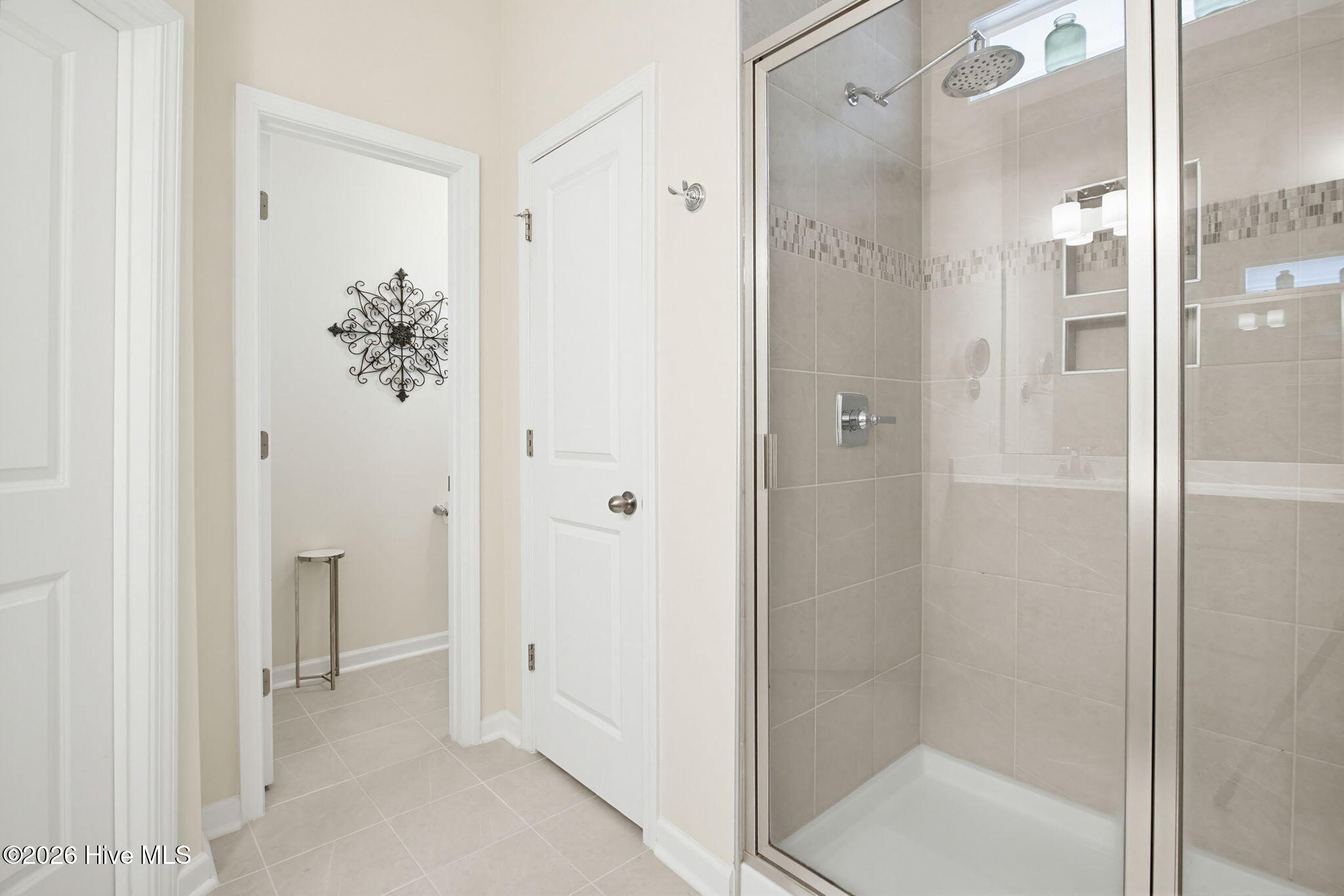 100569324 | Photo 16