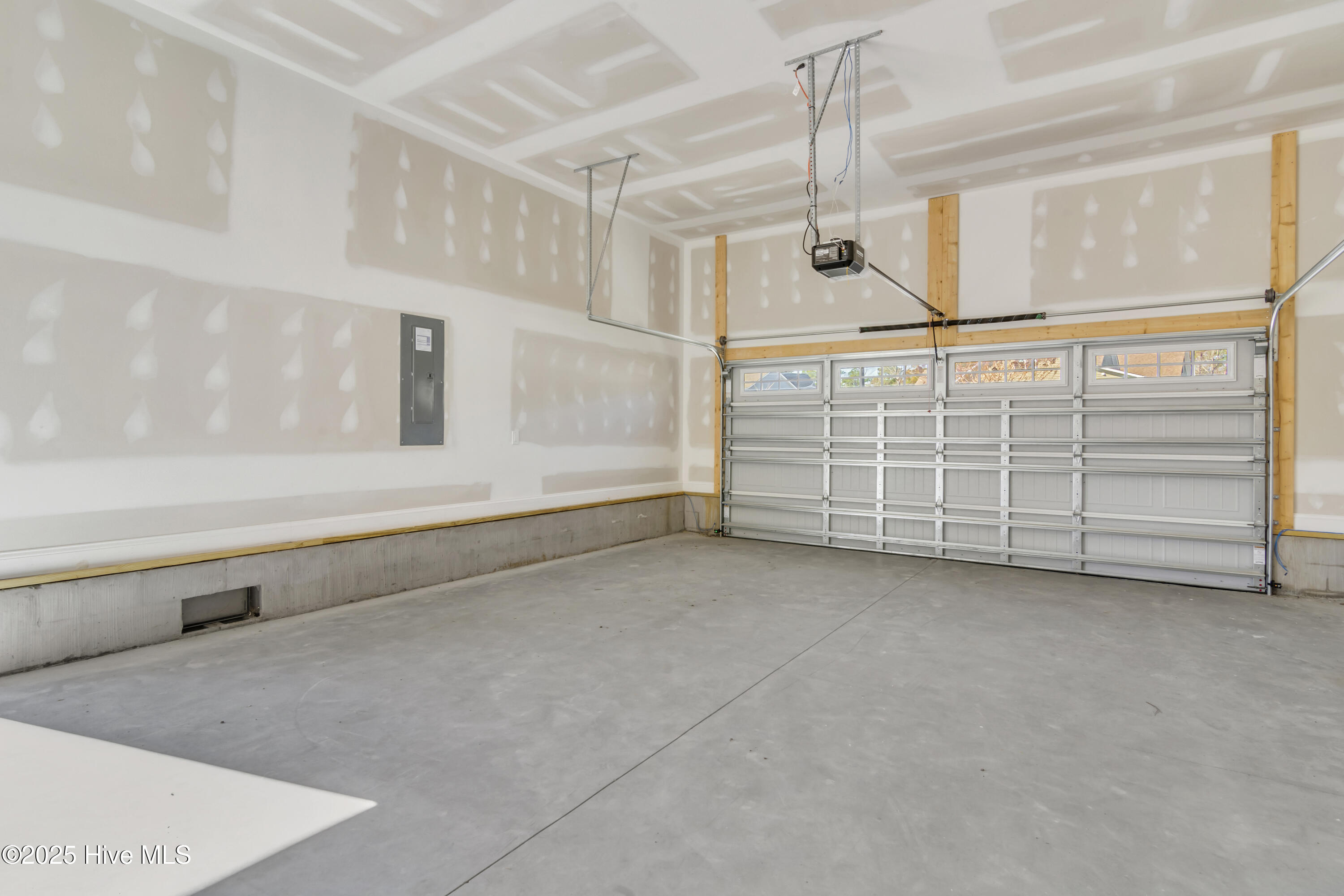 100566089 | Photo 20