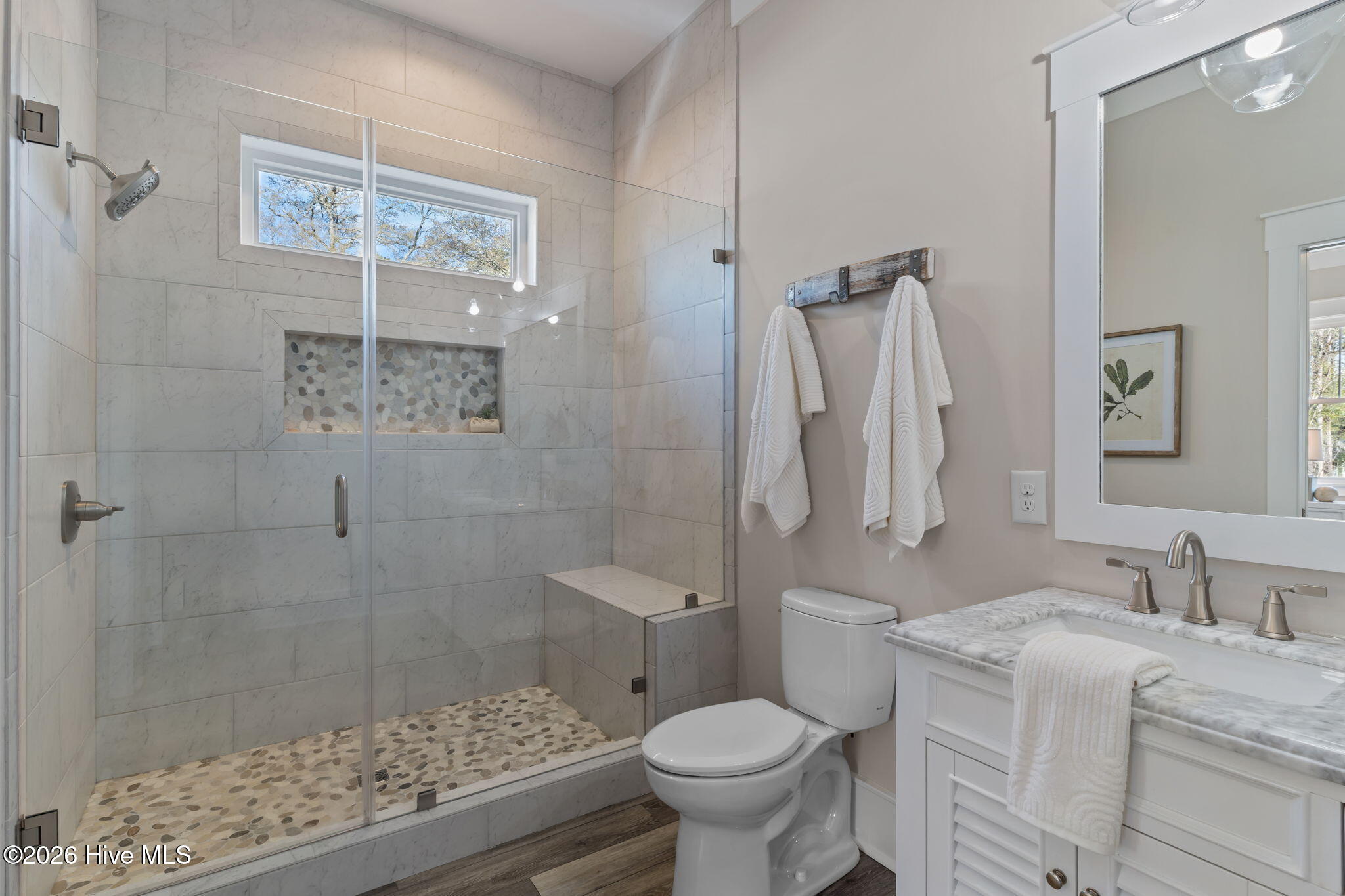 100561647 | Photo 28