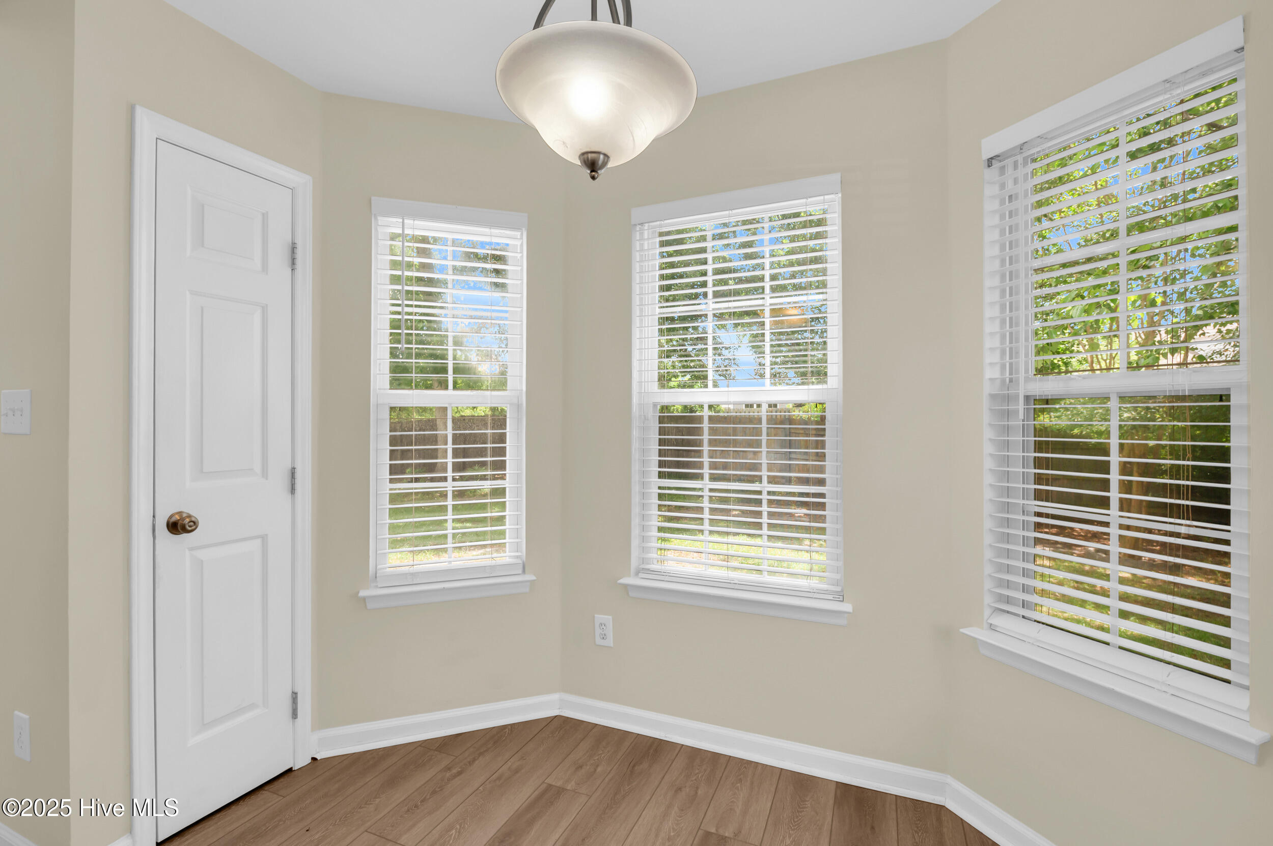 100532277 | Photo 20