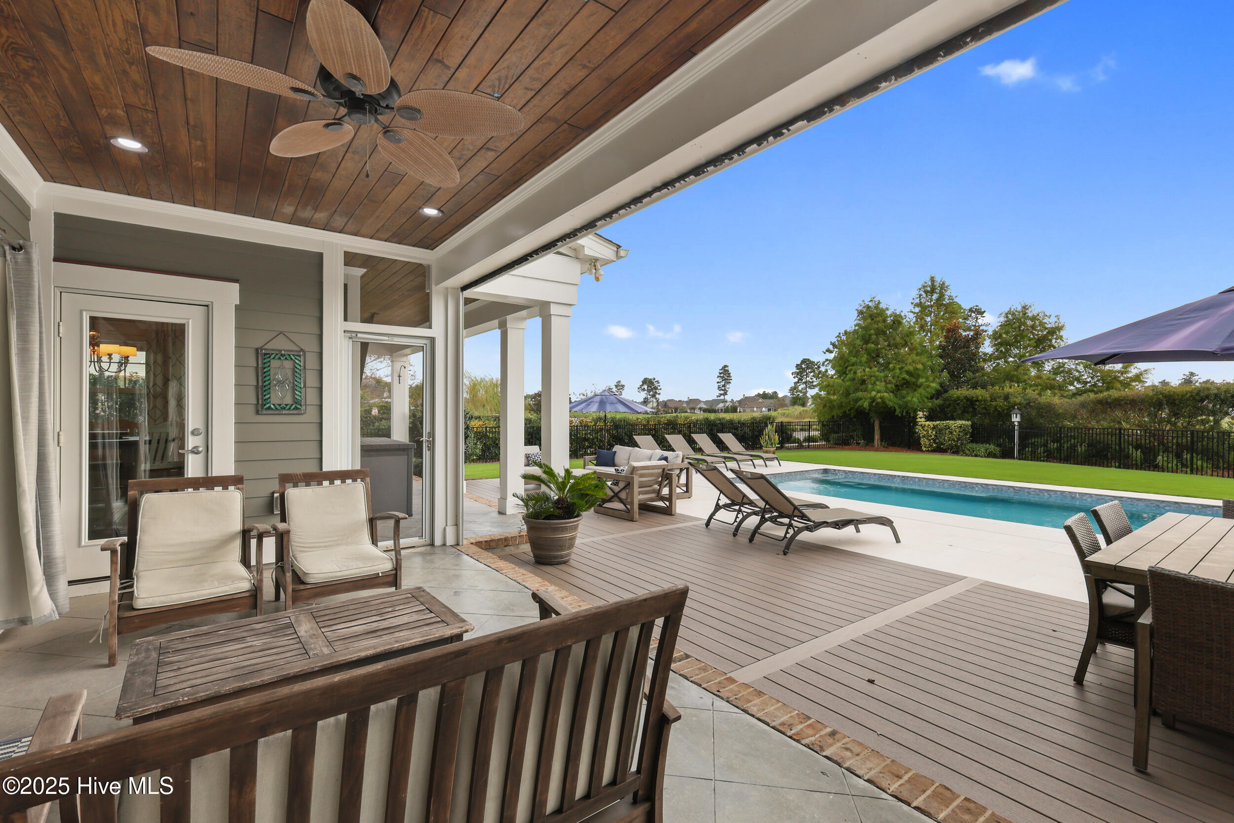 100536655 | Photo 59