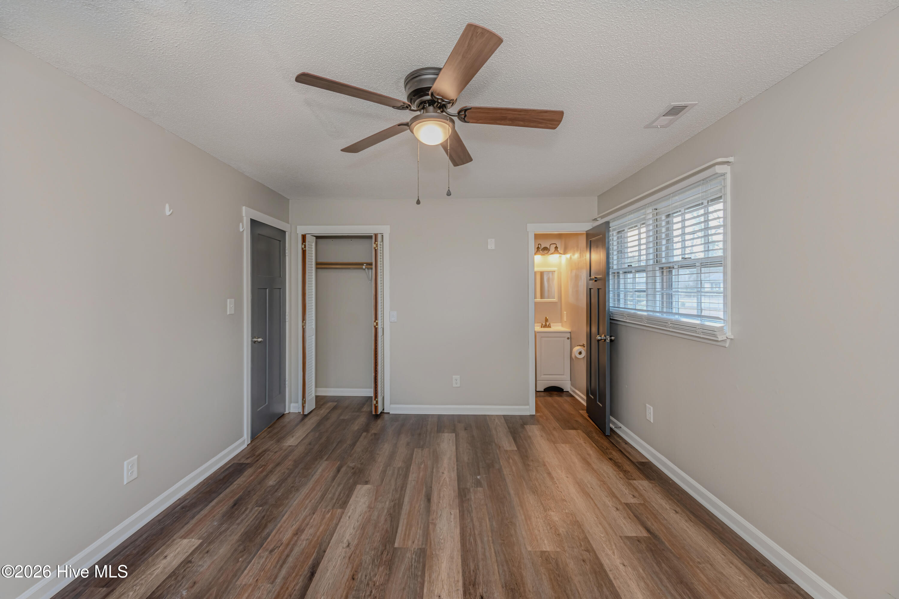 100549124 | Photo 22