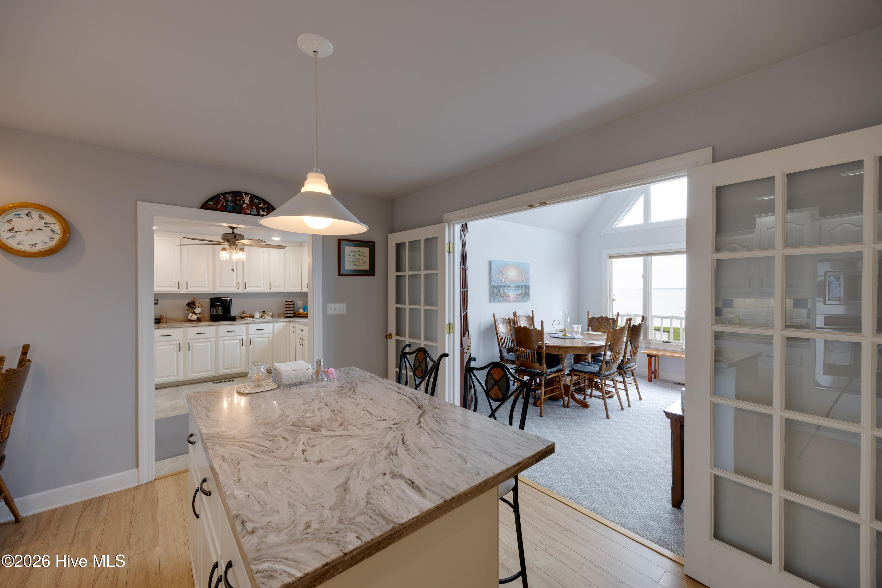 17- Kitchen