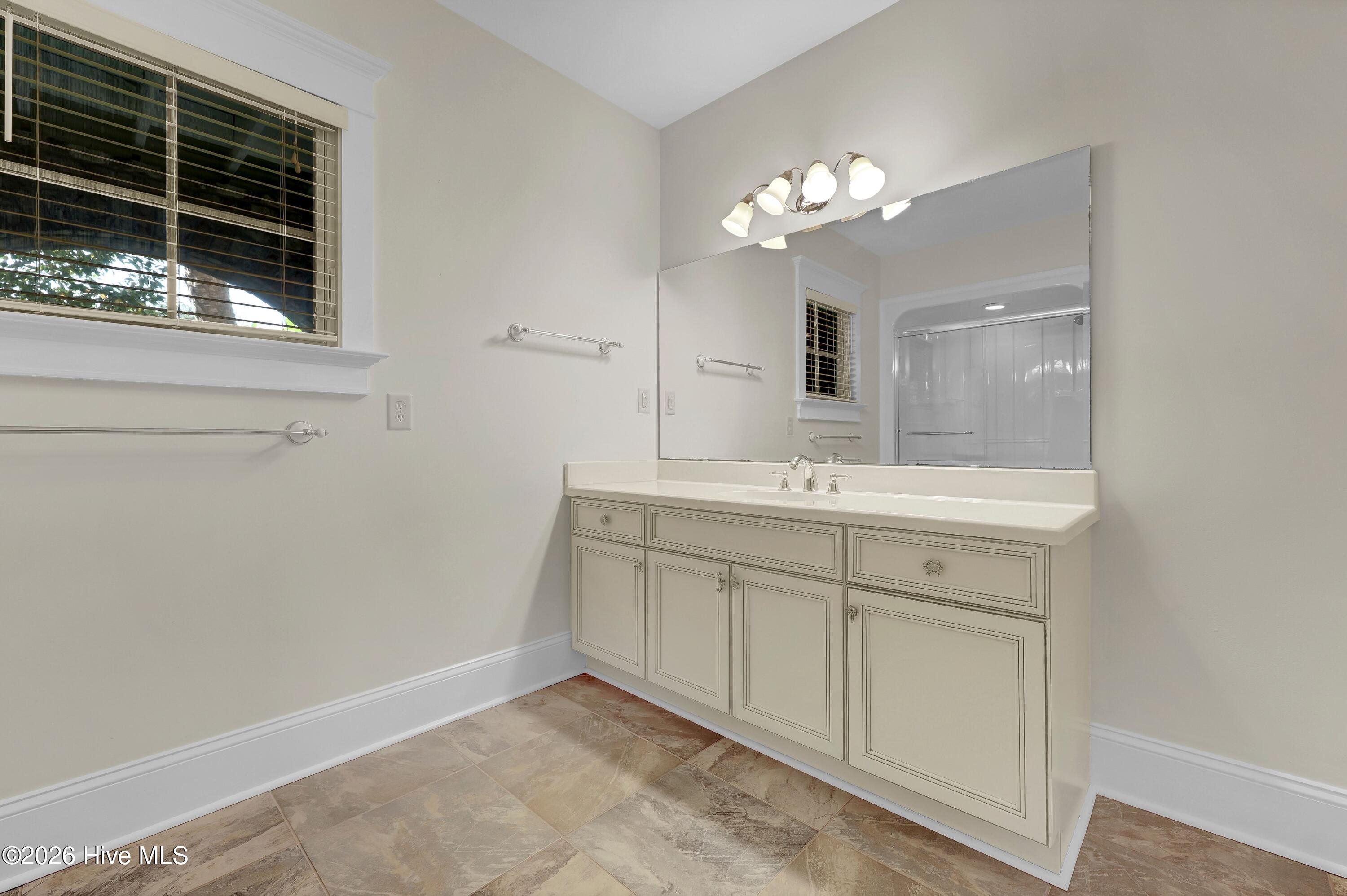 100569484 | Photo 71