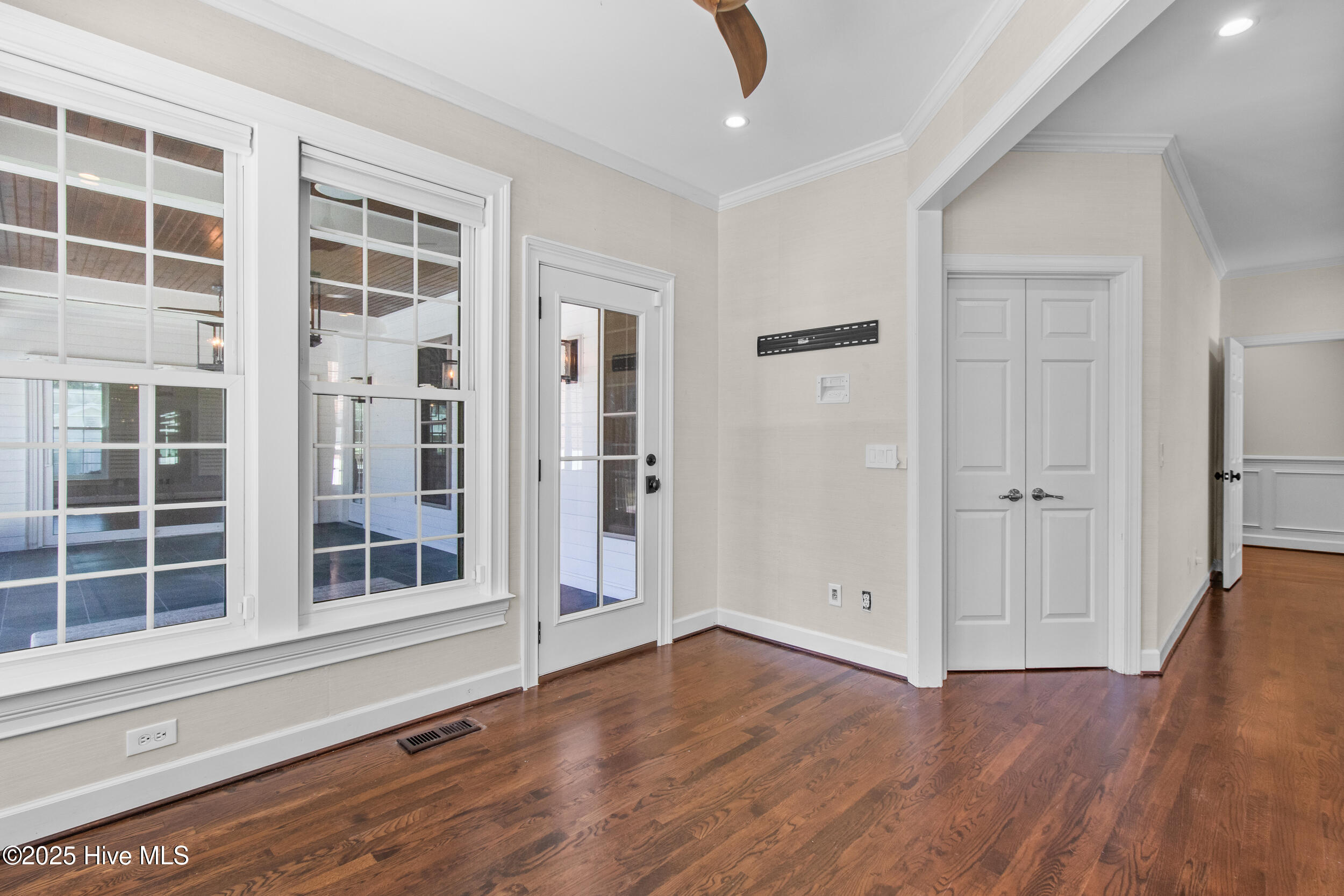 100538758 | Photo 24