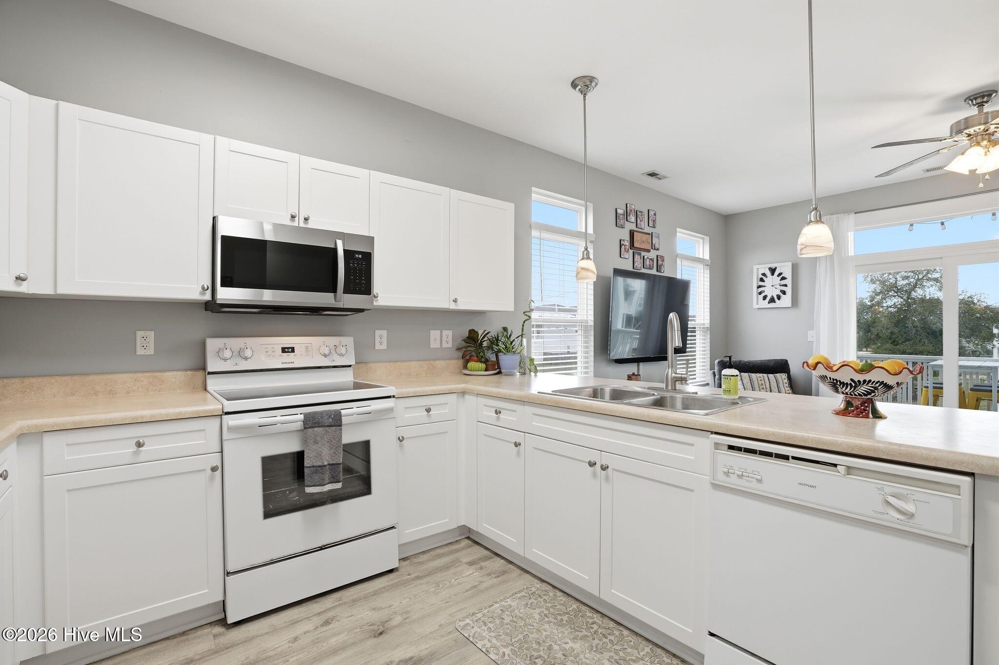 100558229 | Photo 22