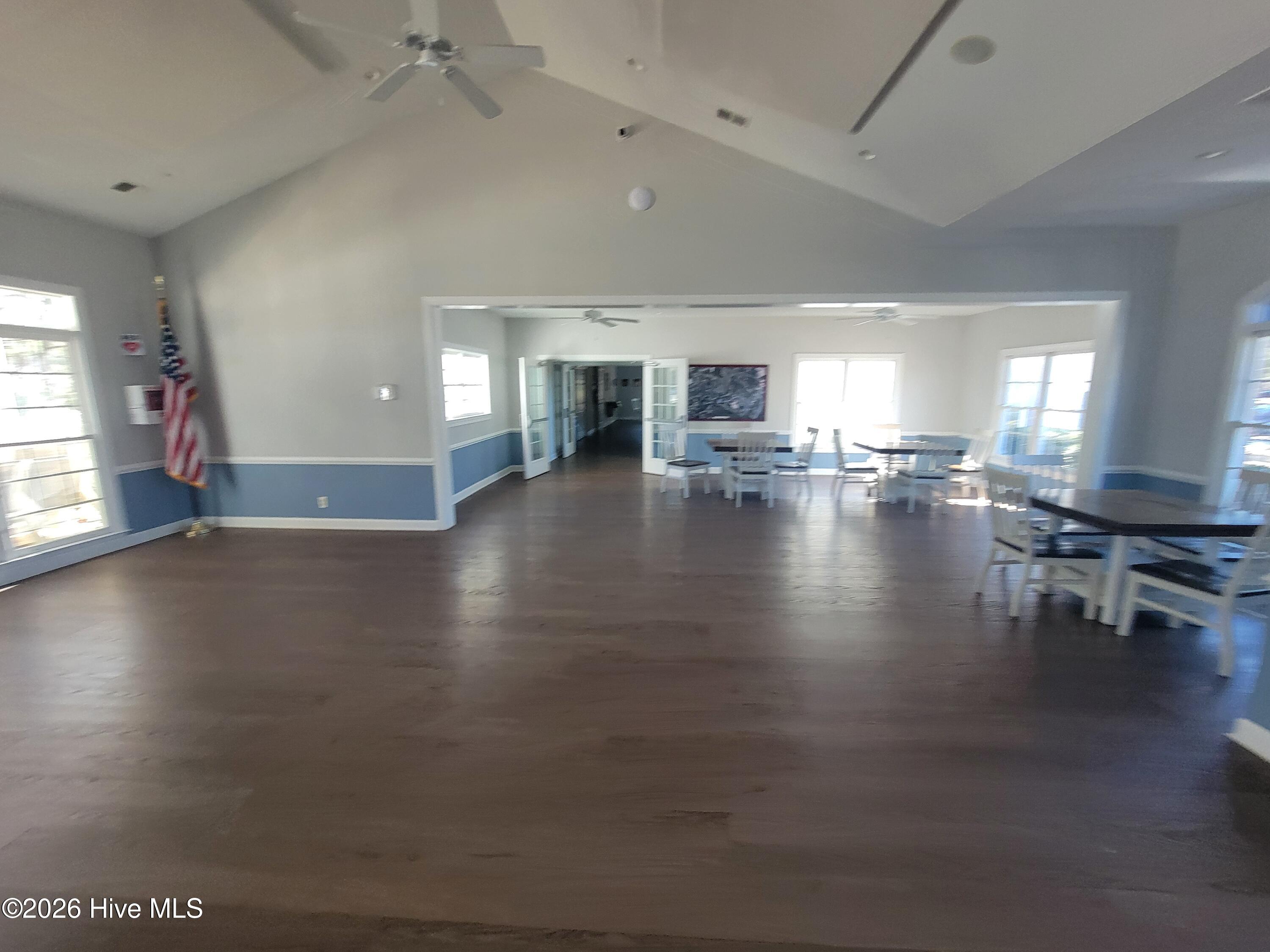 100549194 | Photo 51