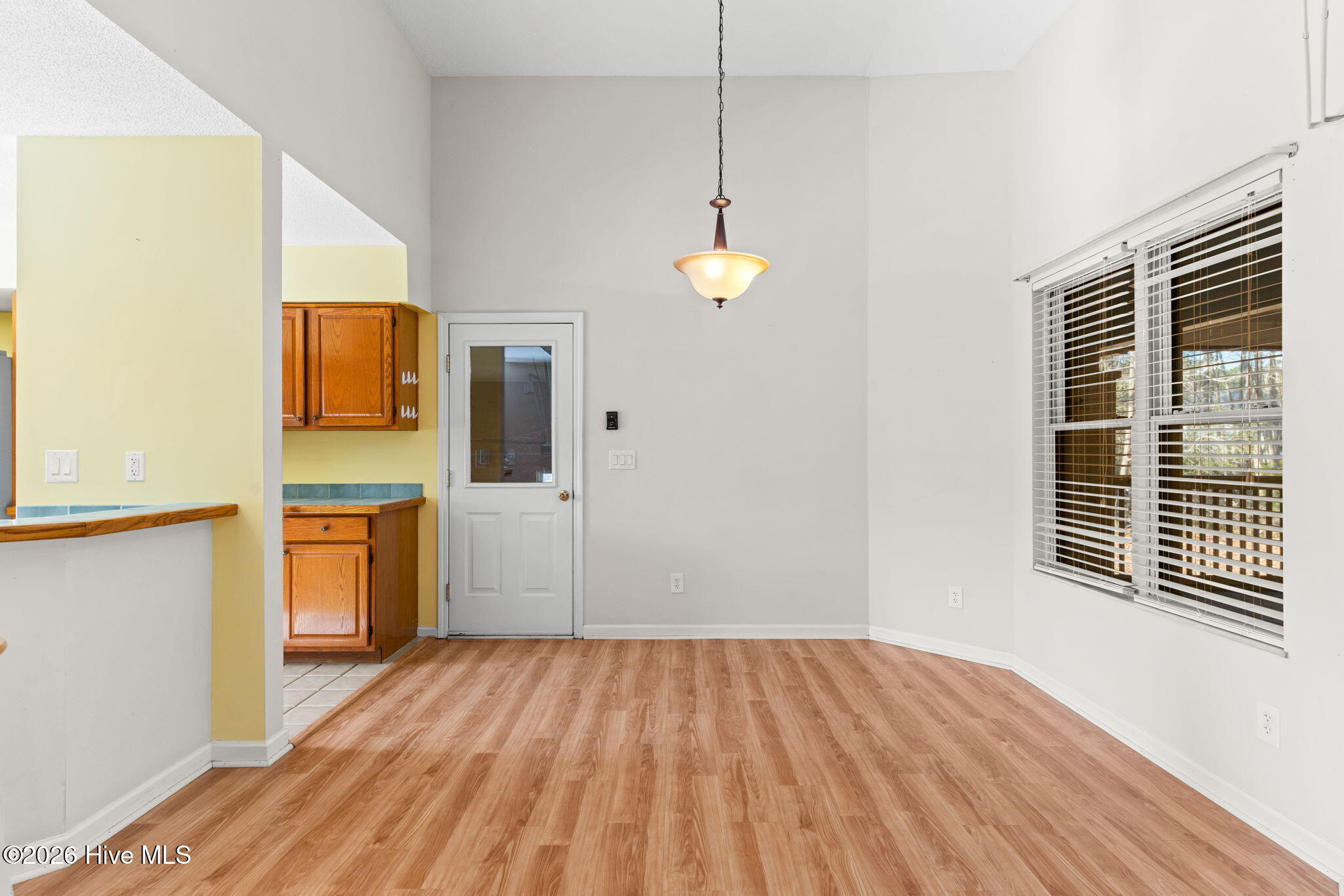 100548556 | Photo 12