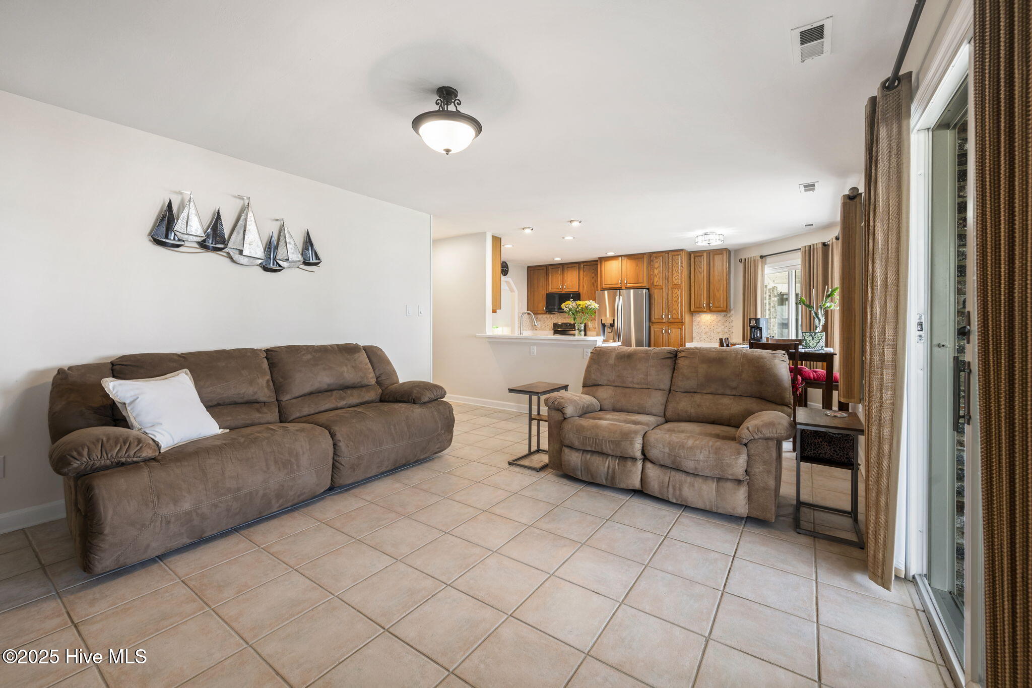 100523425 | Photo 14