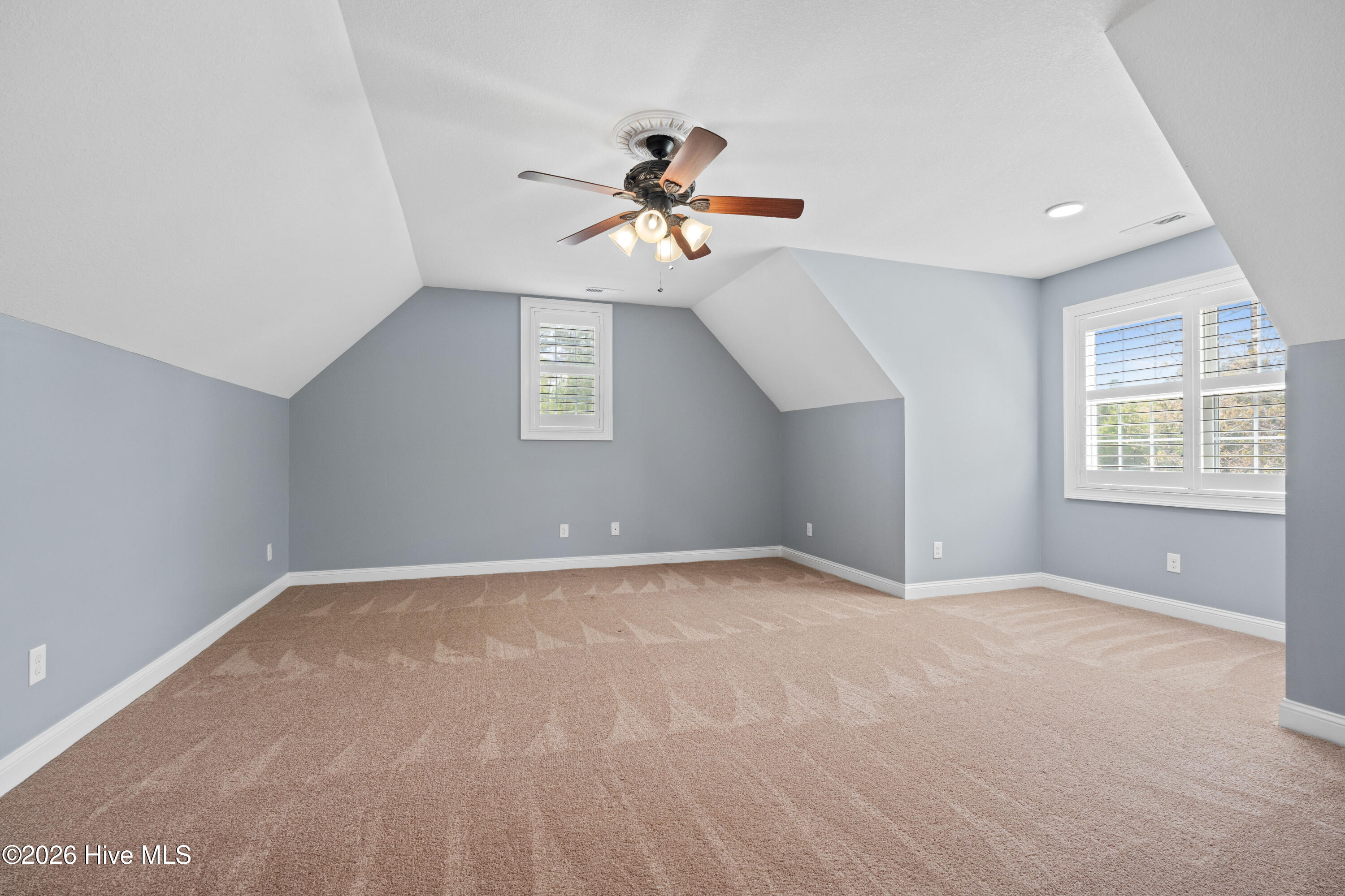 100565289 | Photo 58