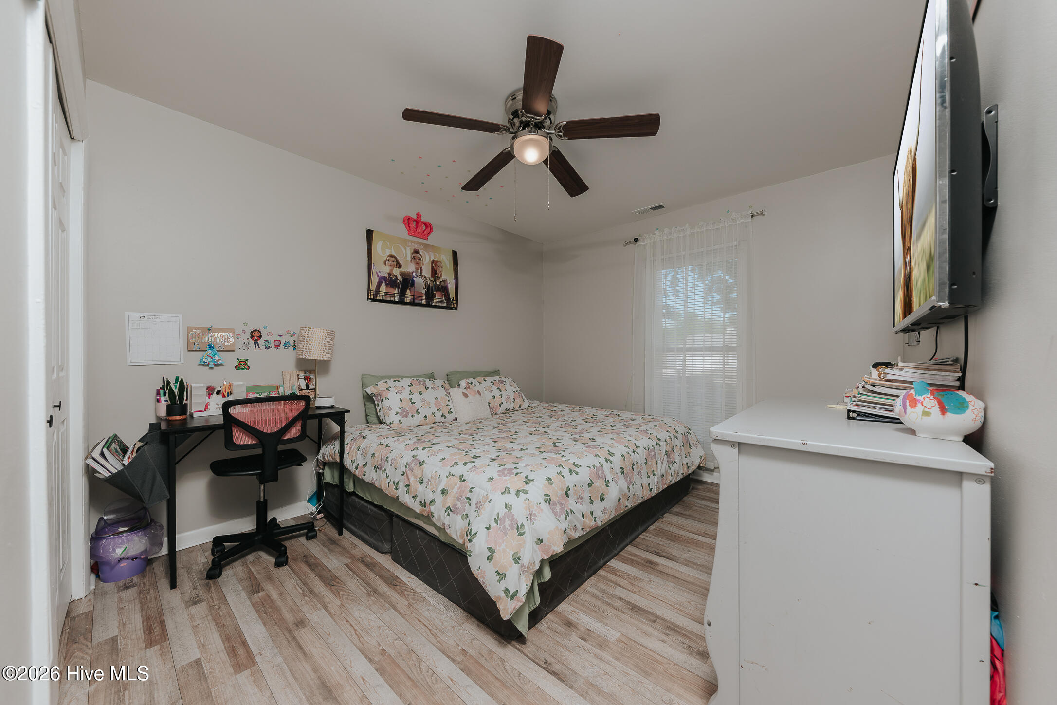 100566387 | Photo 30