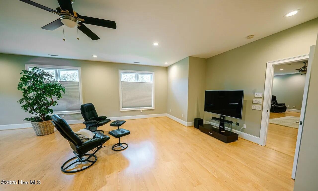 100547219 | Photo 30