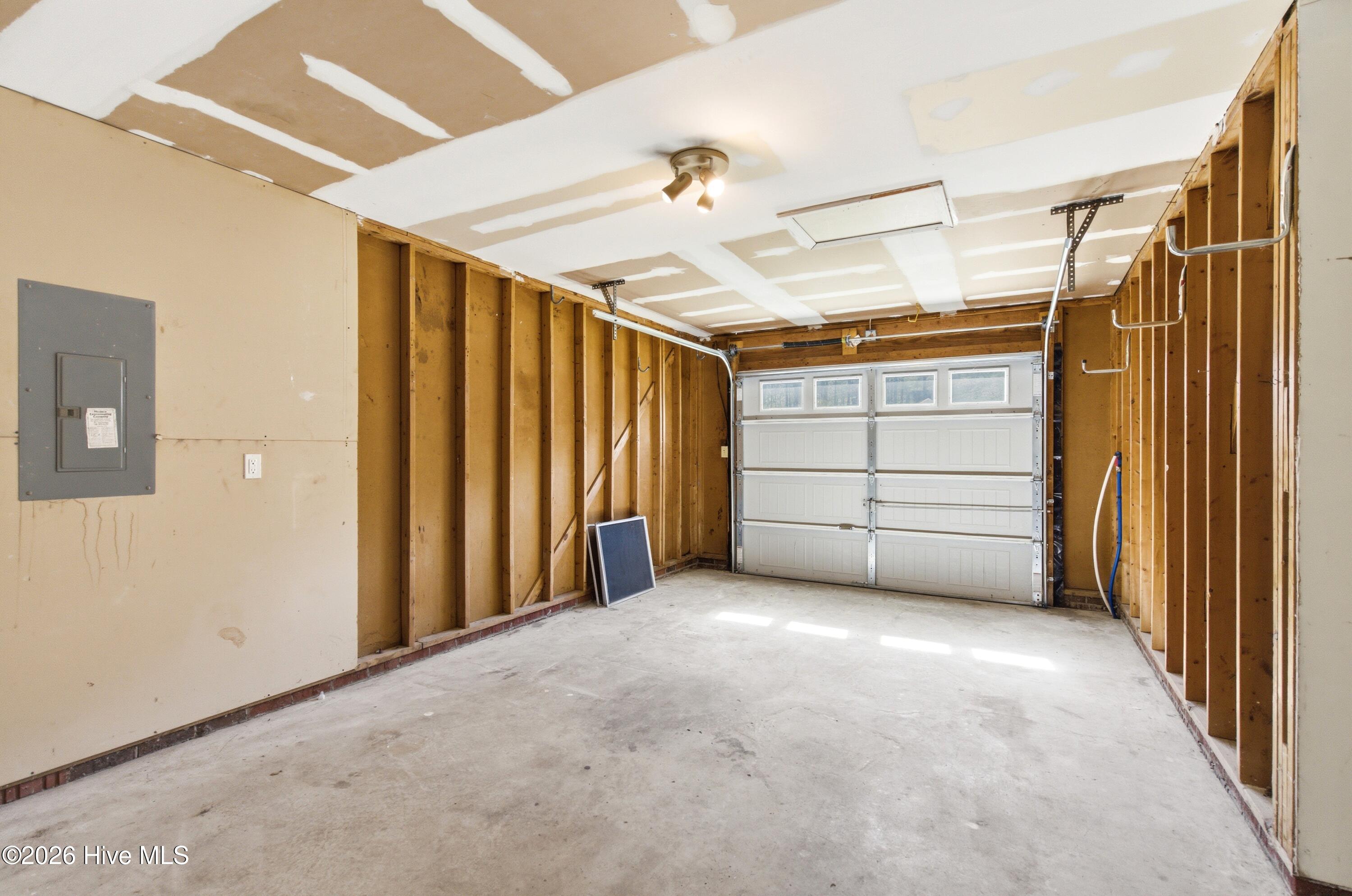 100561176 | Photo 39