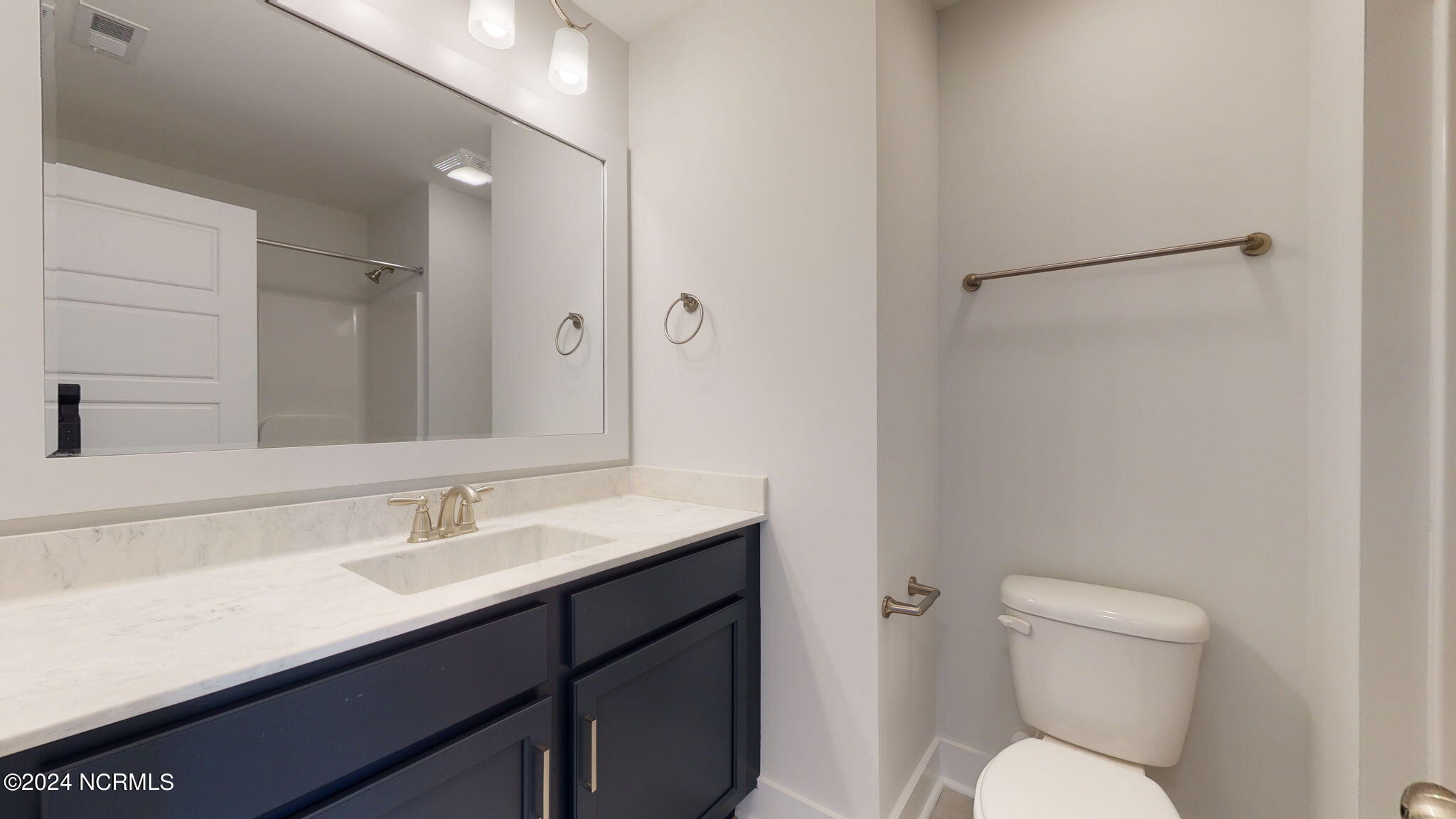 100548244 | Photo 38