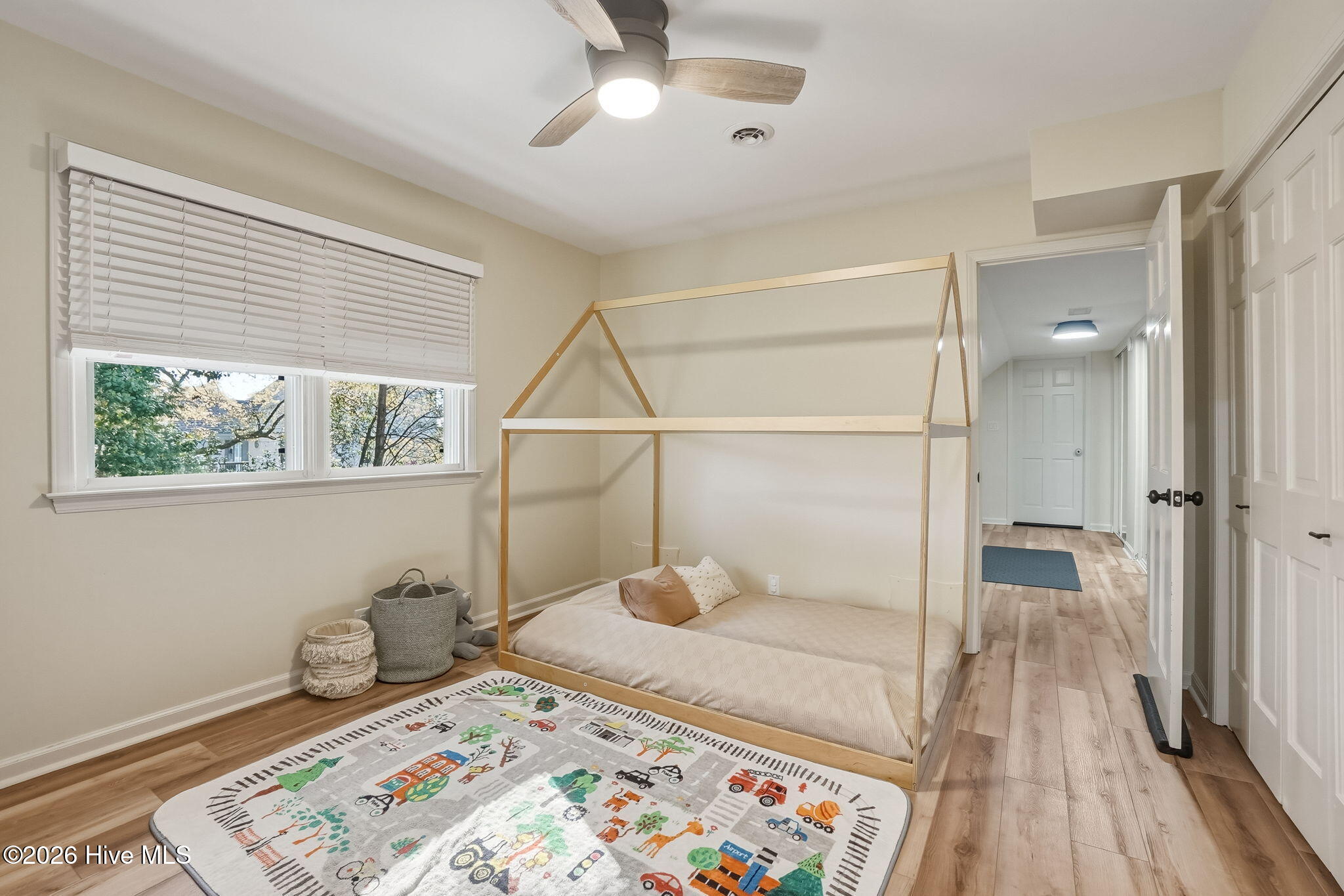 100566494 | Photo 20