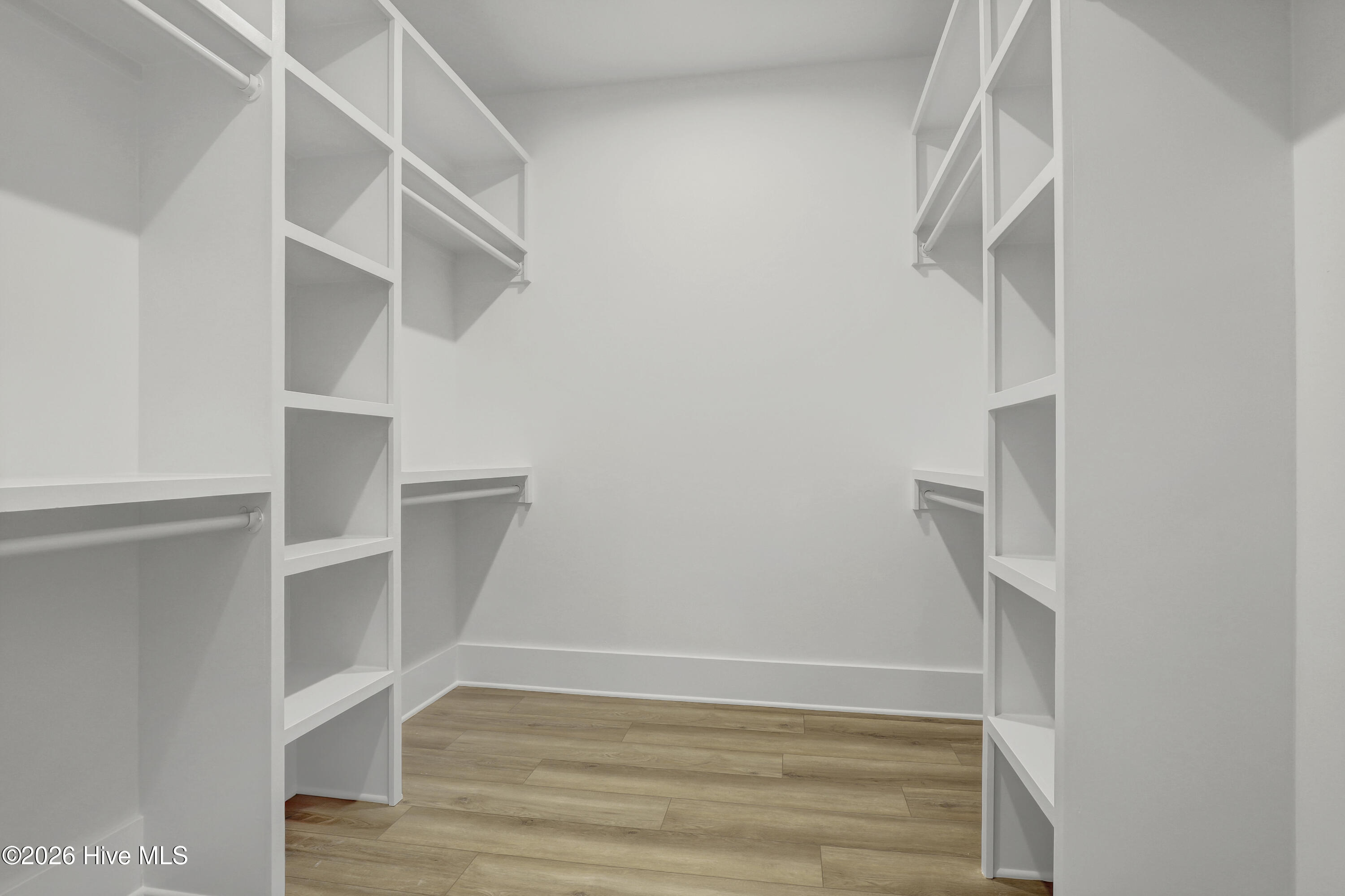 100534005 | Photo 18