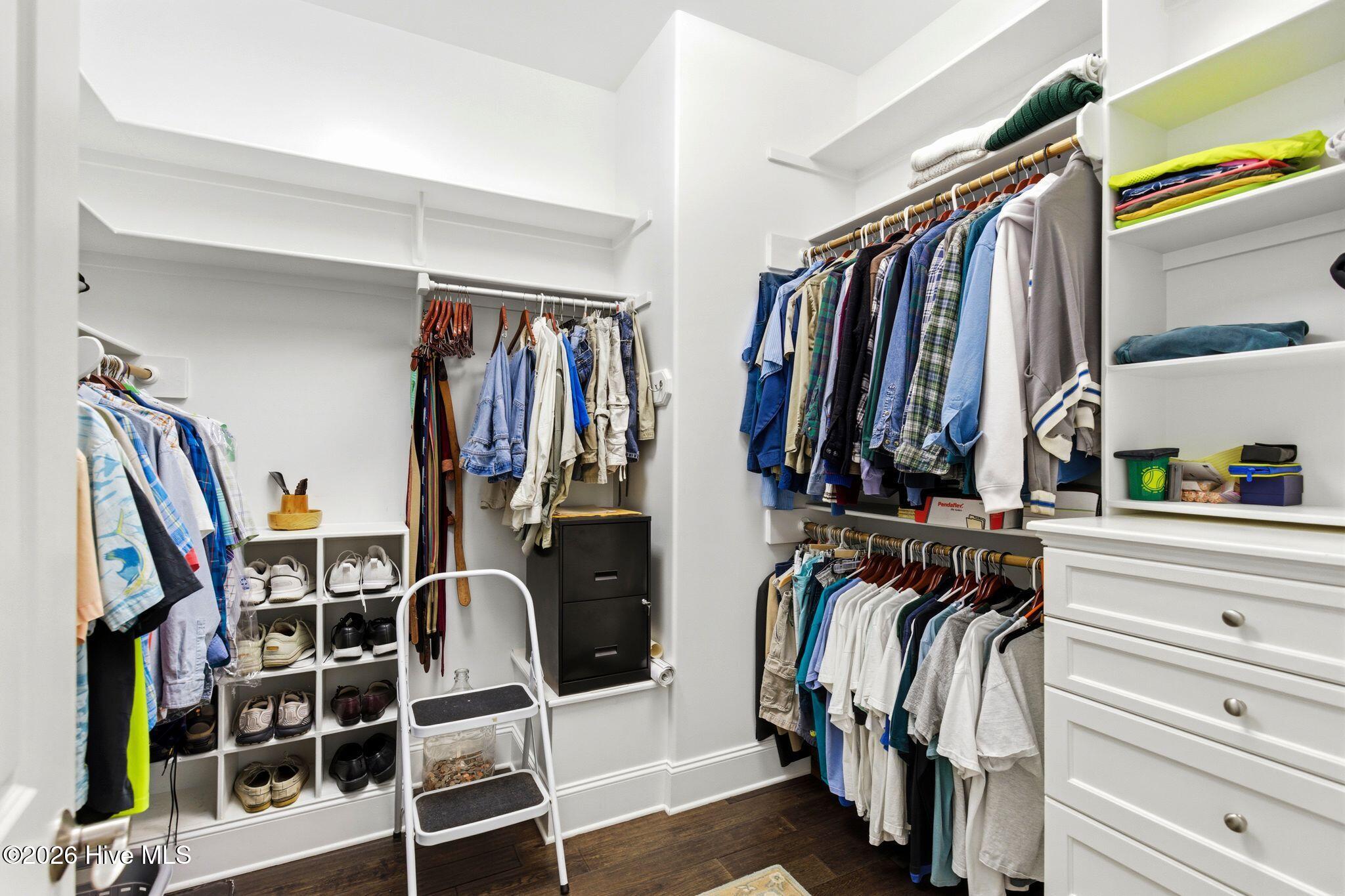 100566921 | Photo 42