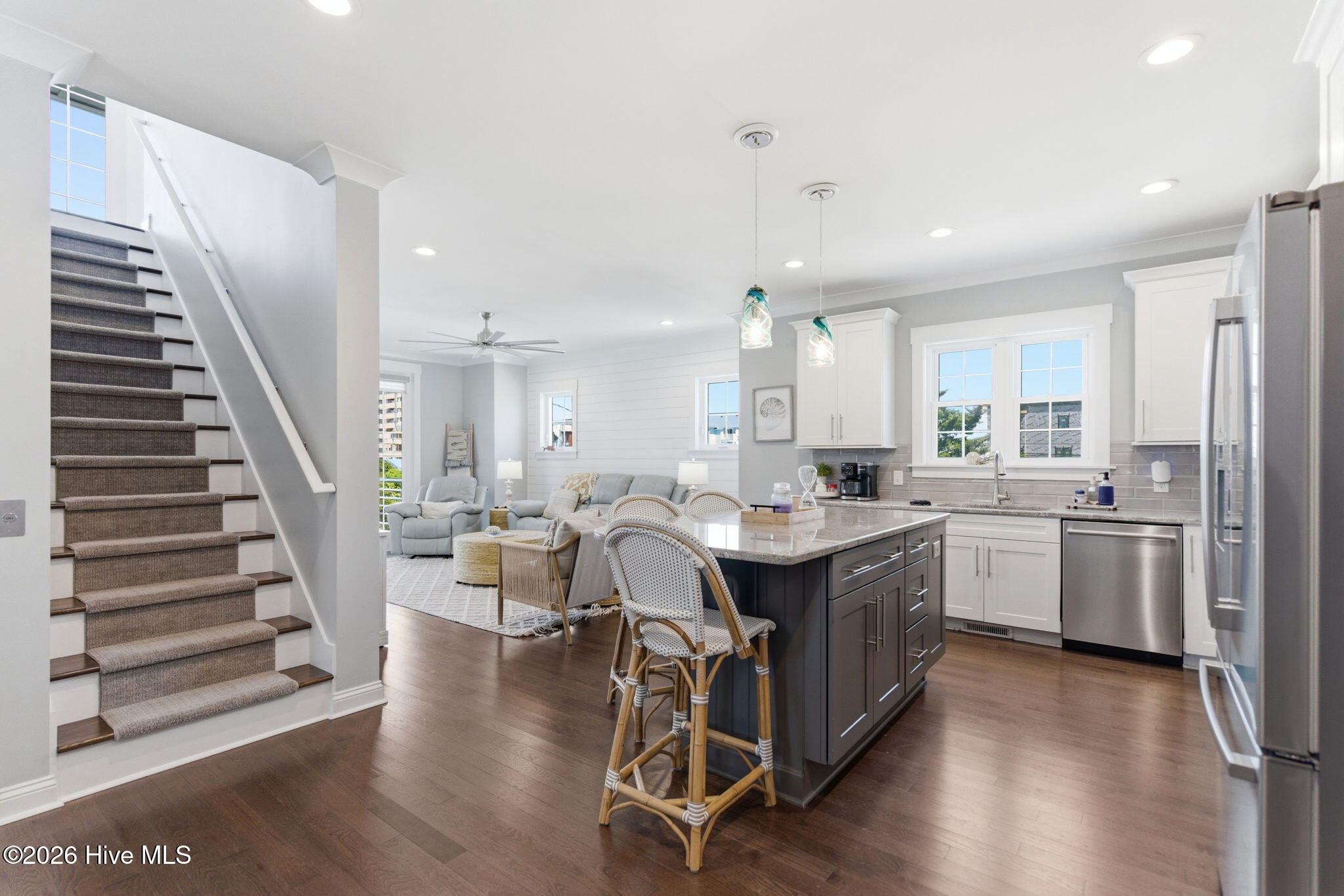 100570056 | Photo 12