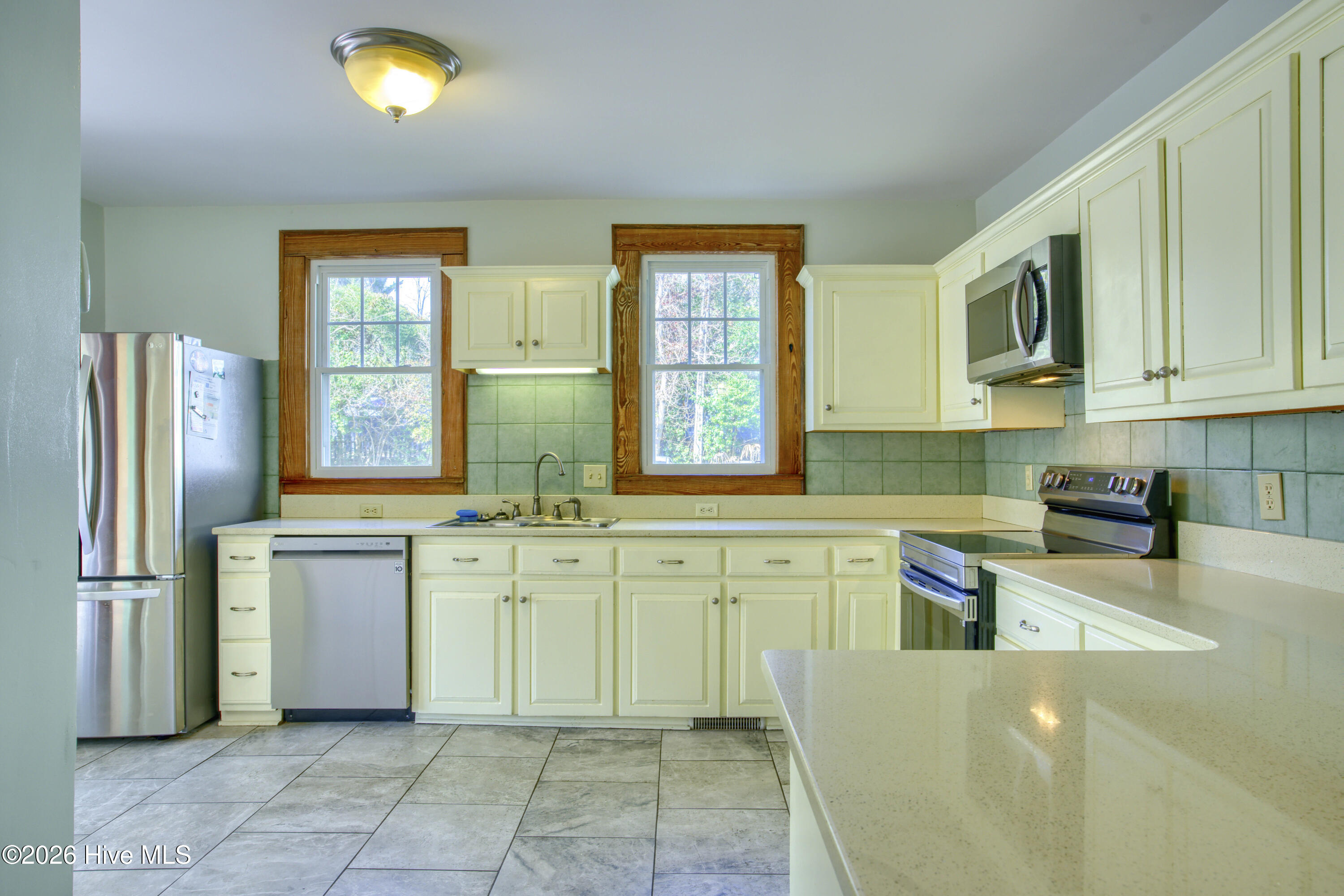 100549462 | Photo 11