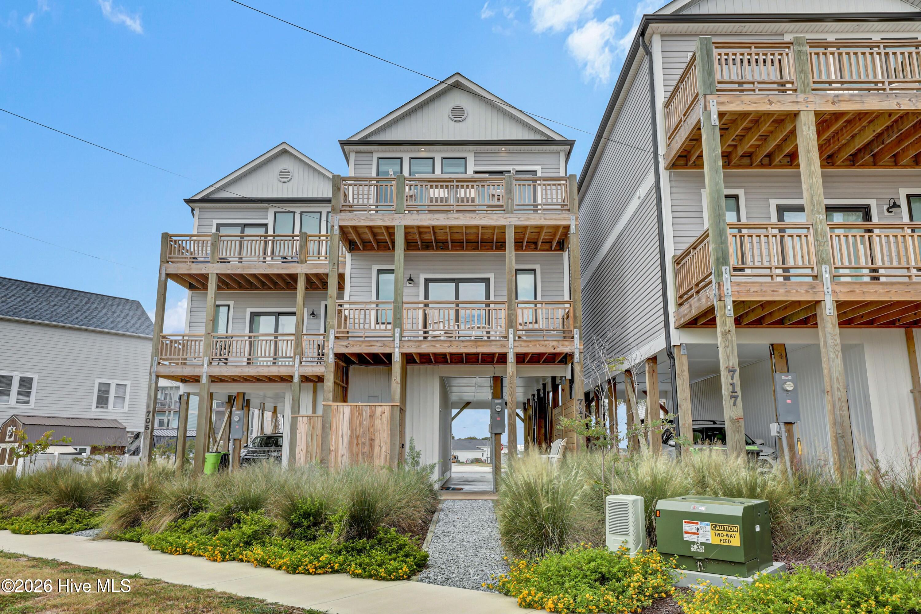 100606843 | Photo 2