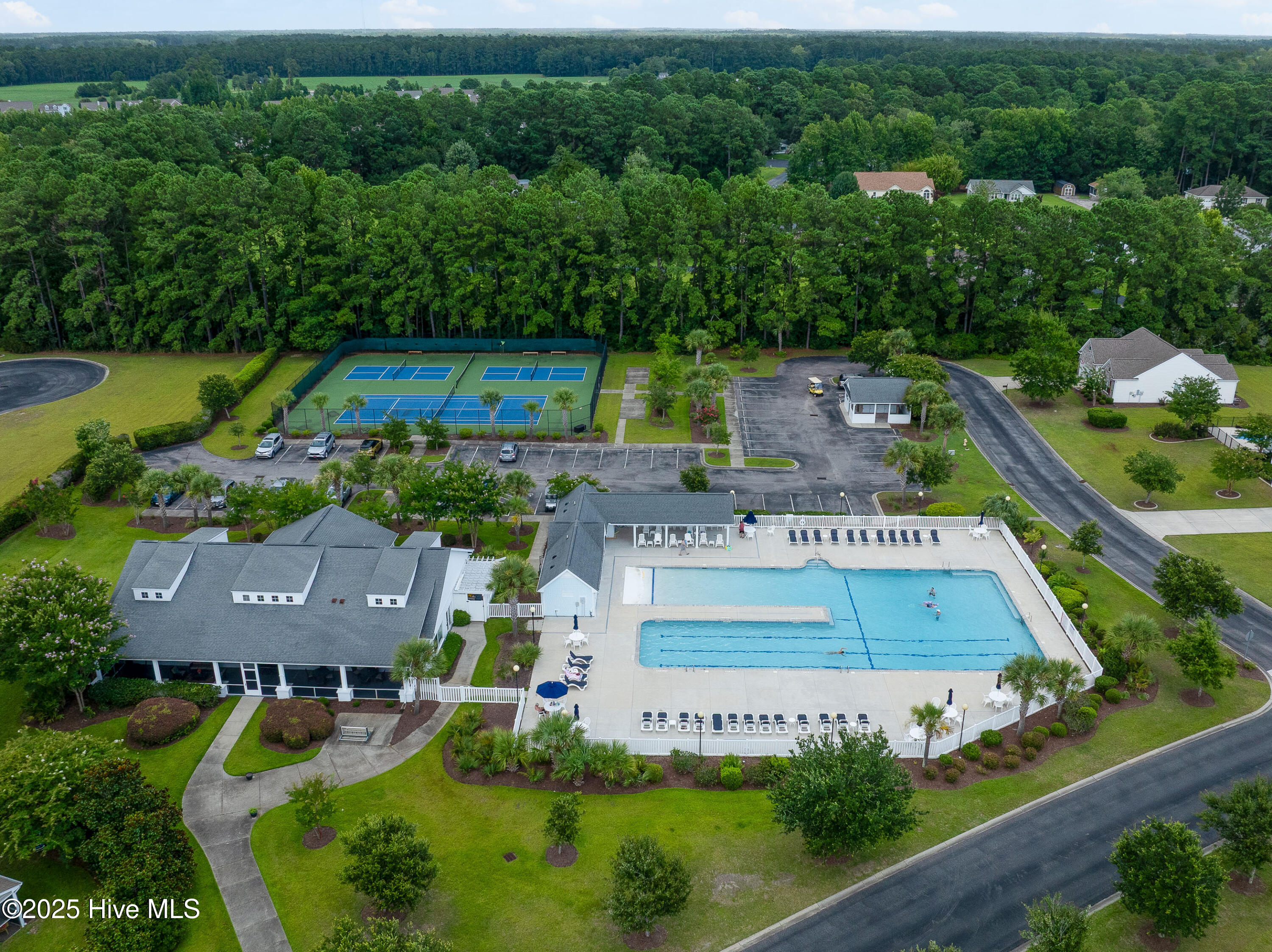 100533720 | Photo 36