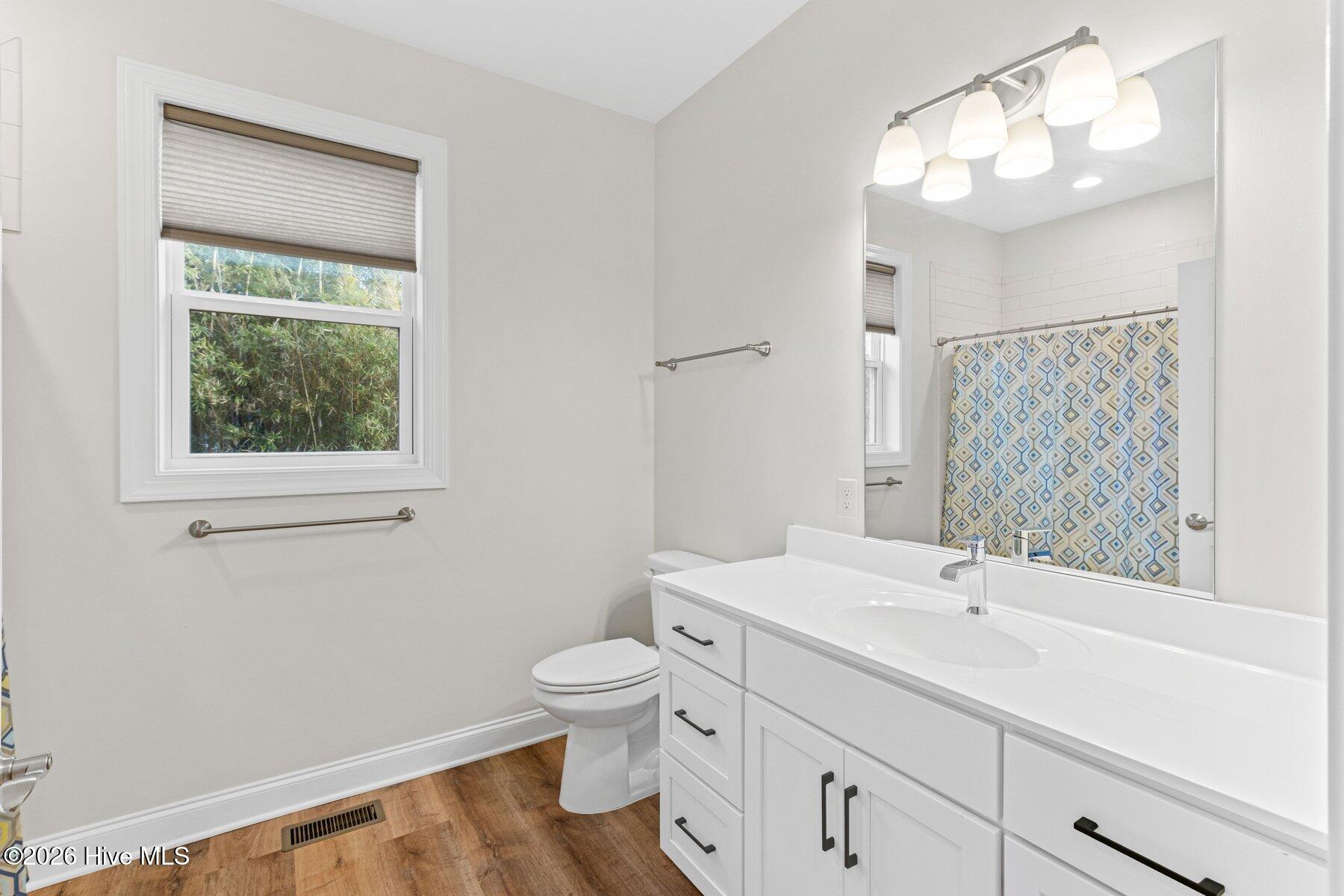 100550718 | Photo 26