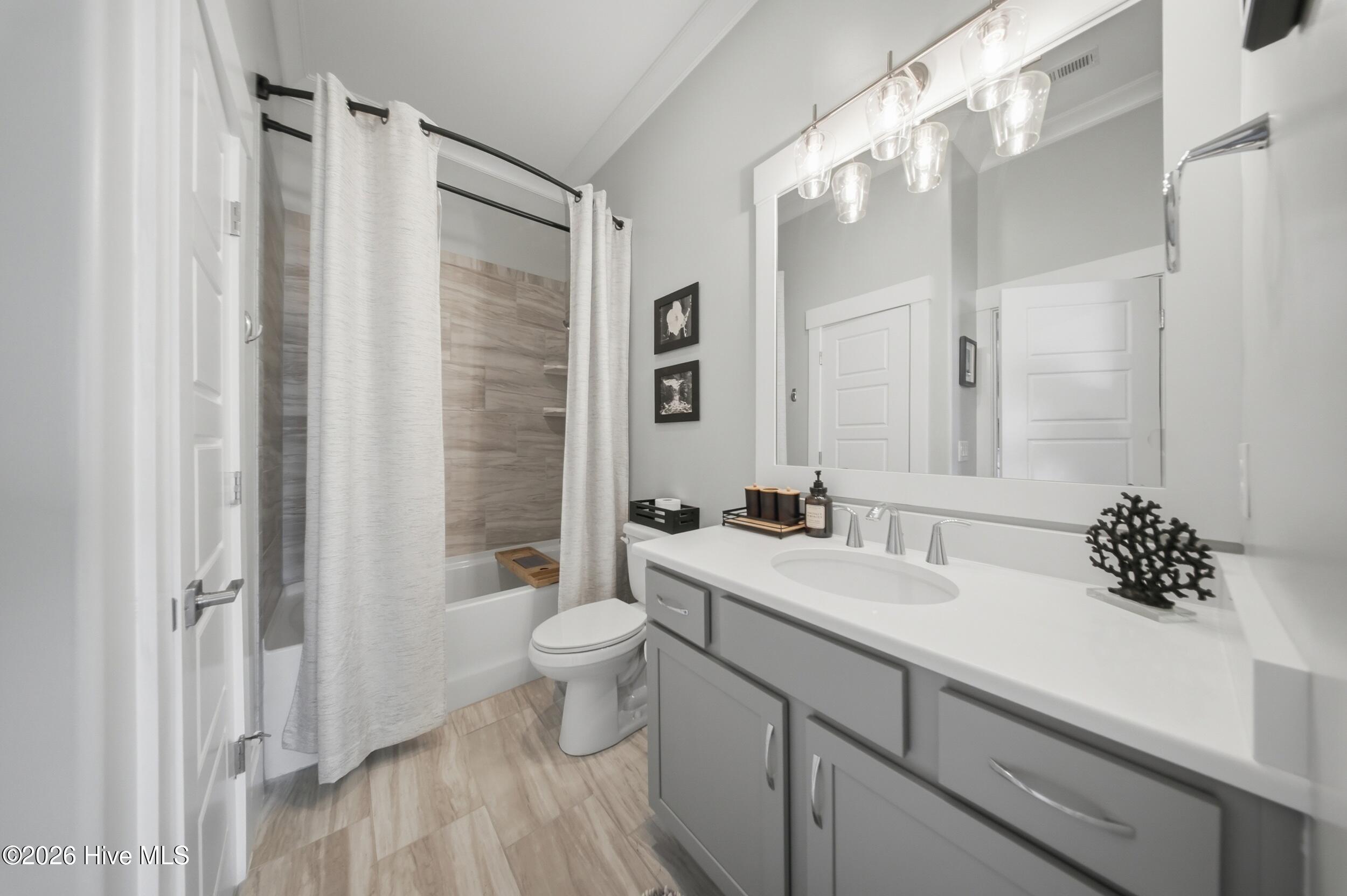 100567484 | Photo 40