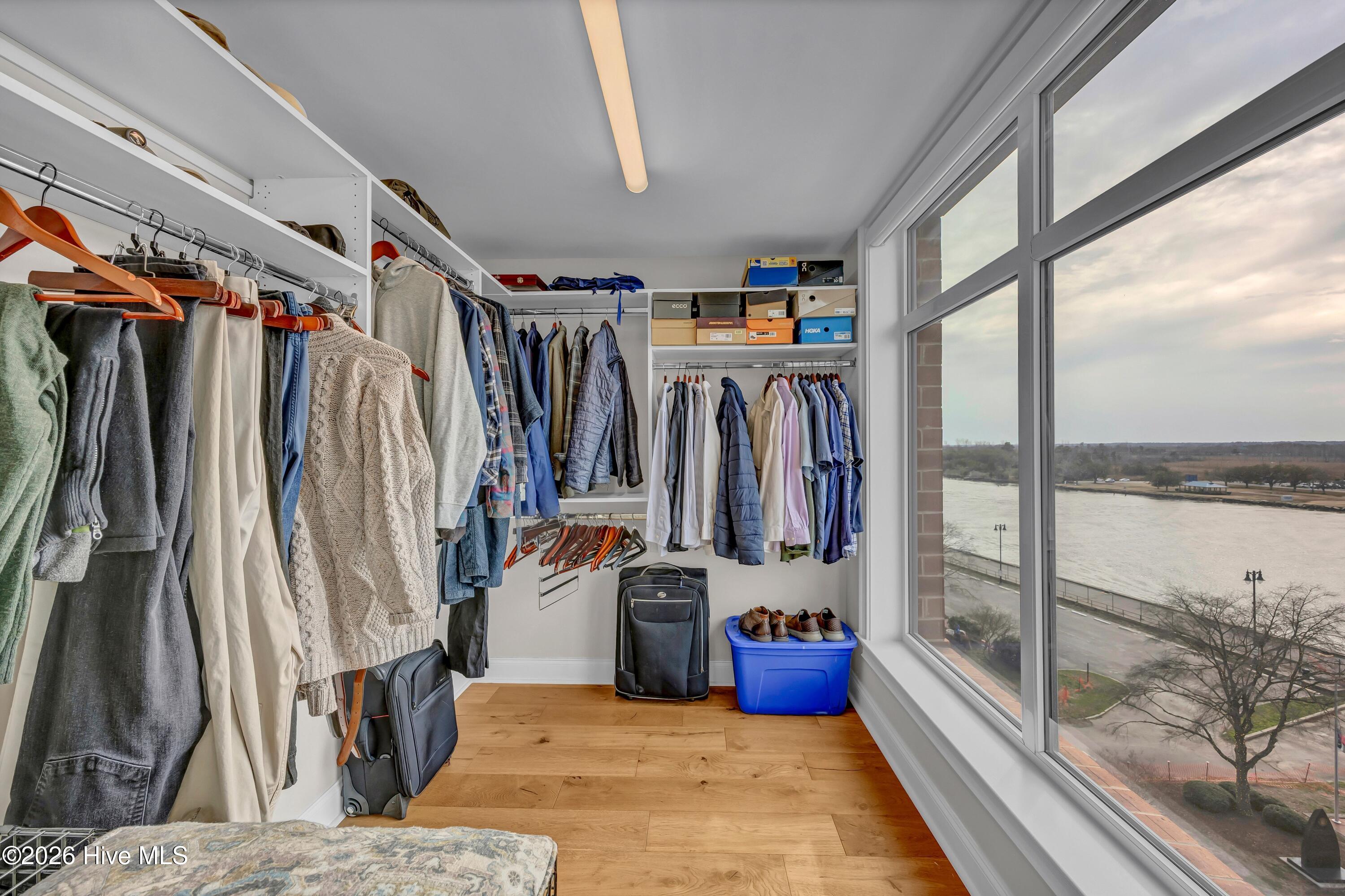 100556399 | Photo 23