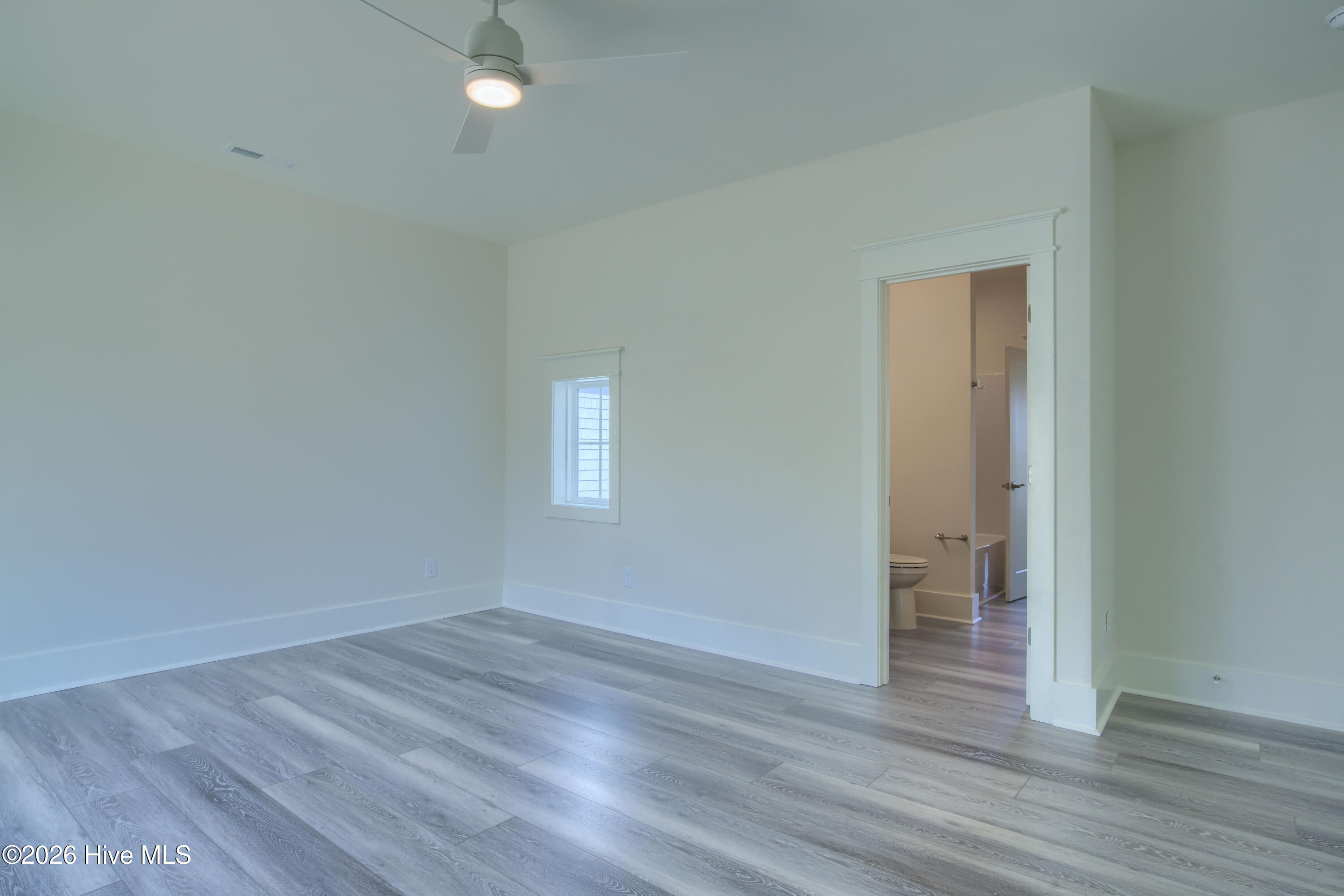 100559746 | Photo 22