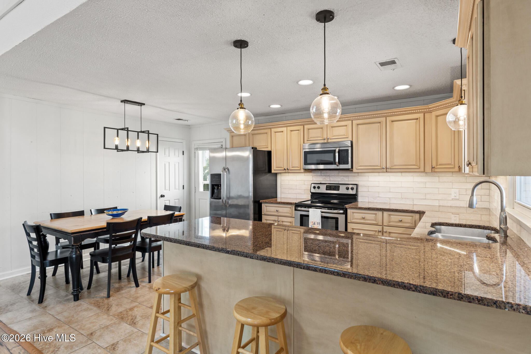 100564426 | Photo 16