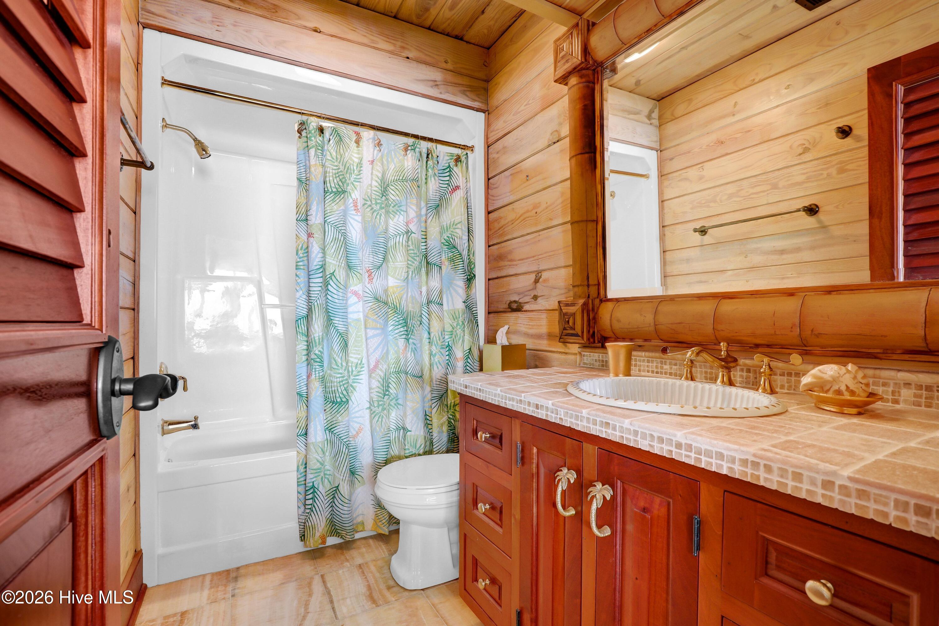 100558553 | Photo 10