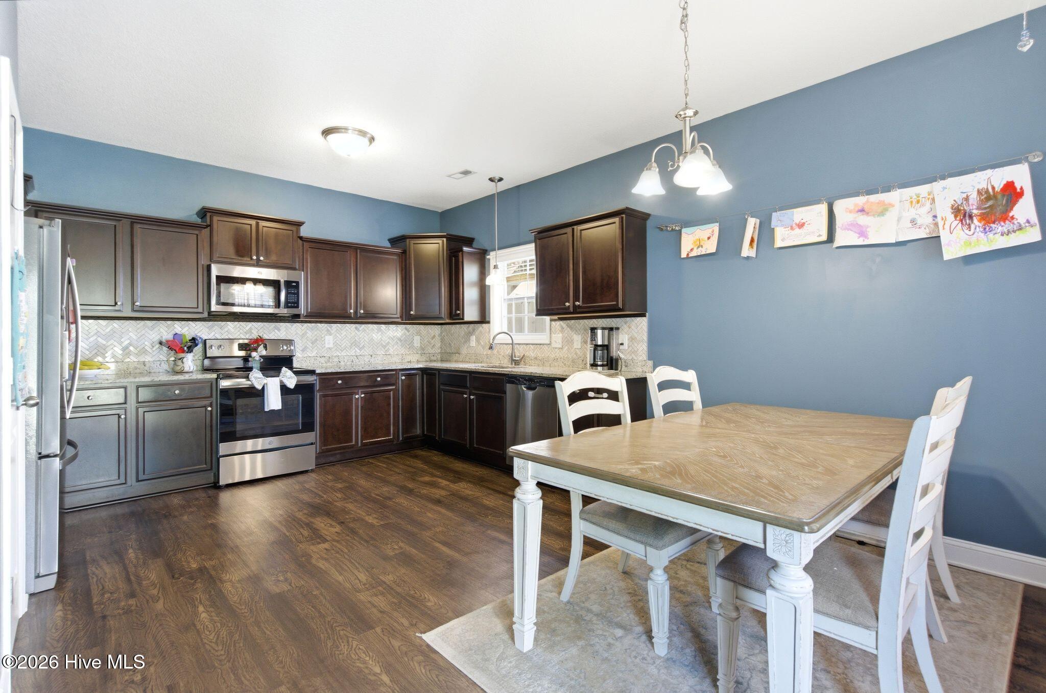 100558207 | Photo 12