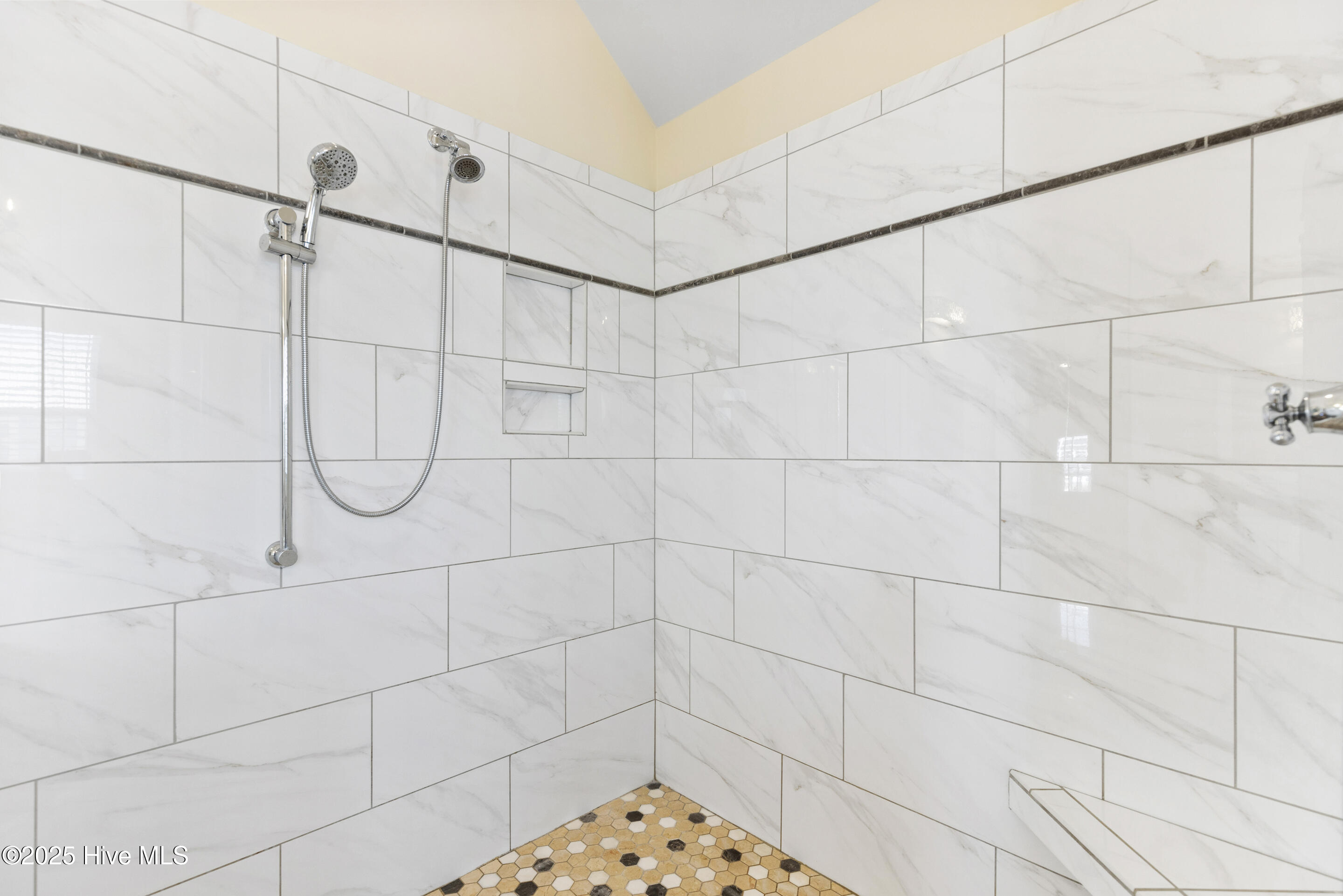 100546284 | Photo 48