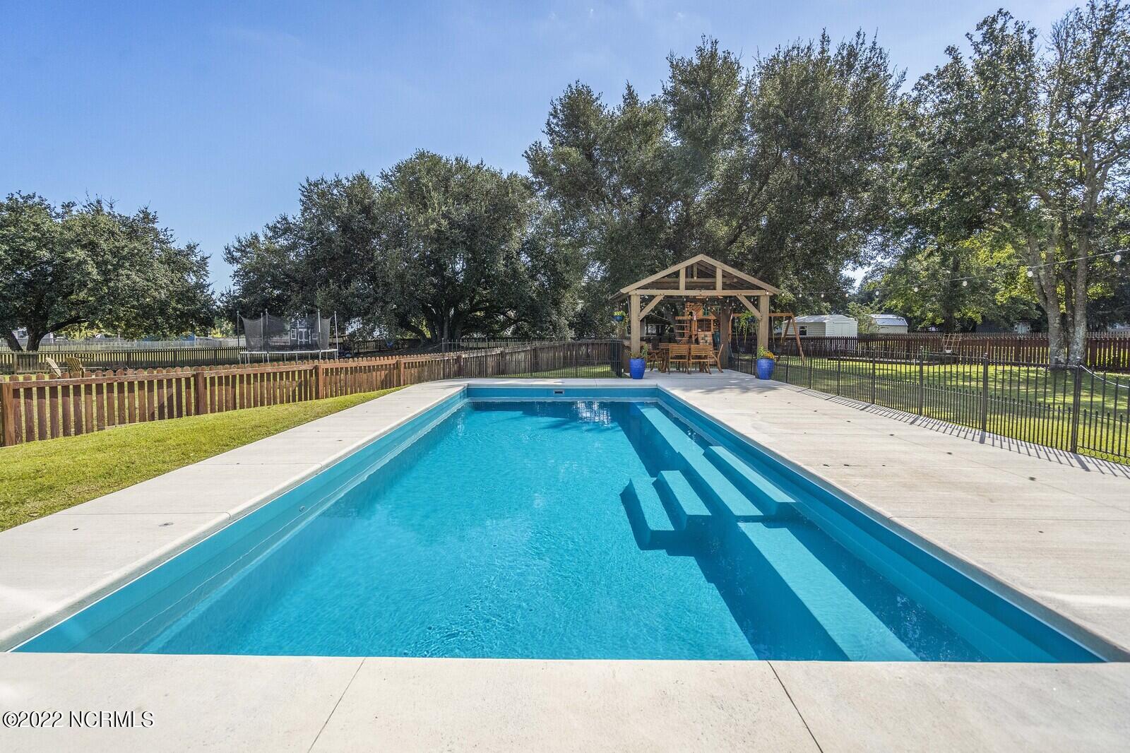 100556304 | Photo 76