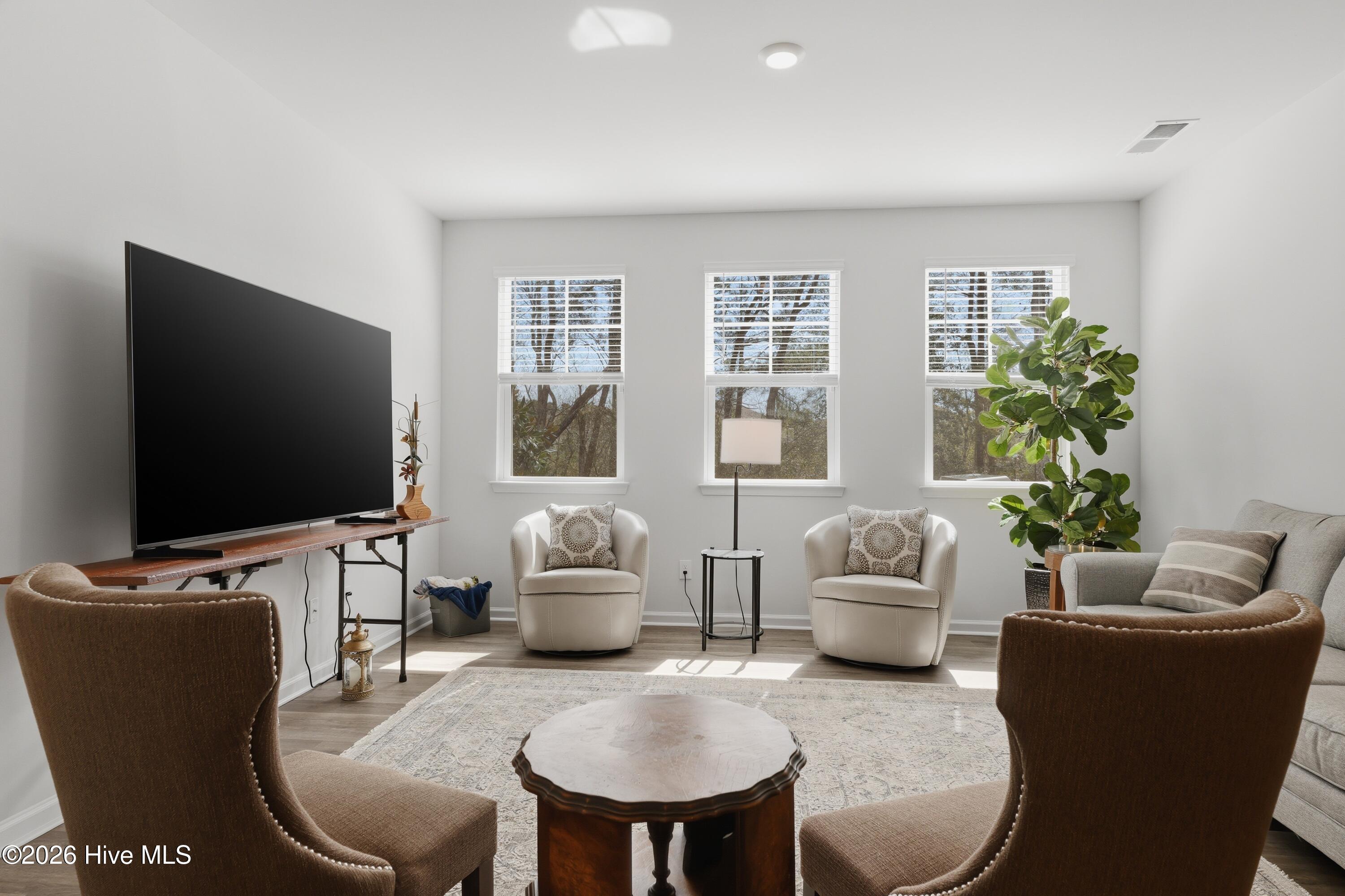 100564310 | Photo 26