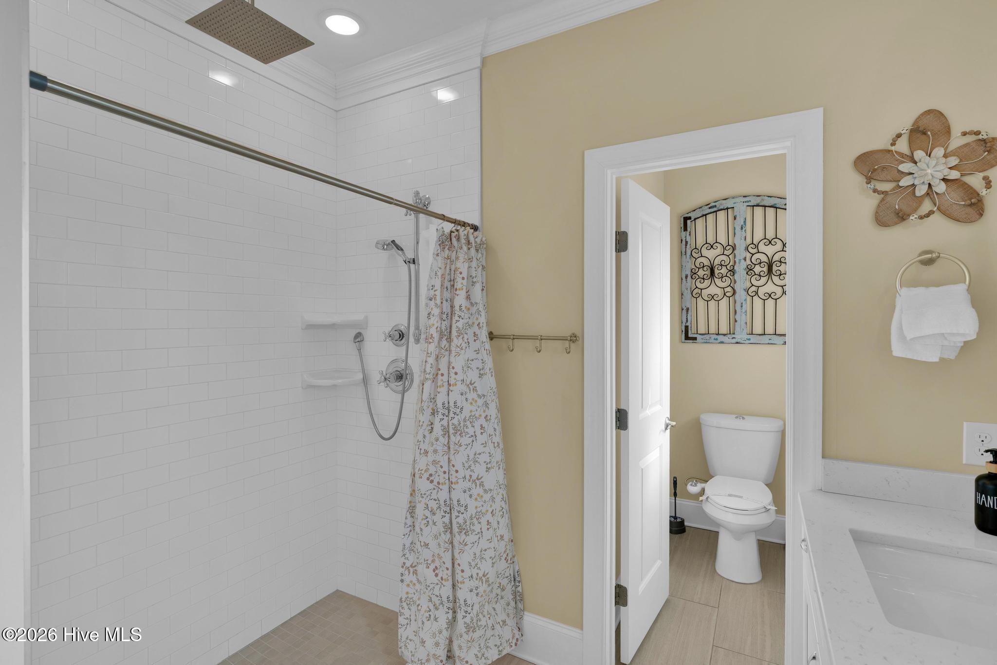 100548607 | Photo 25