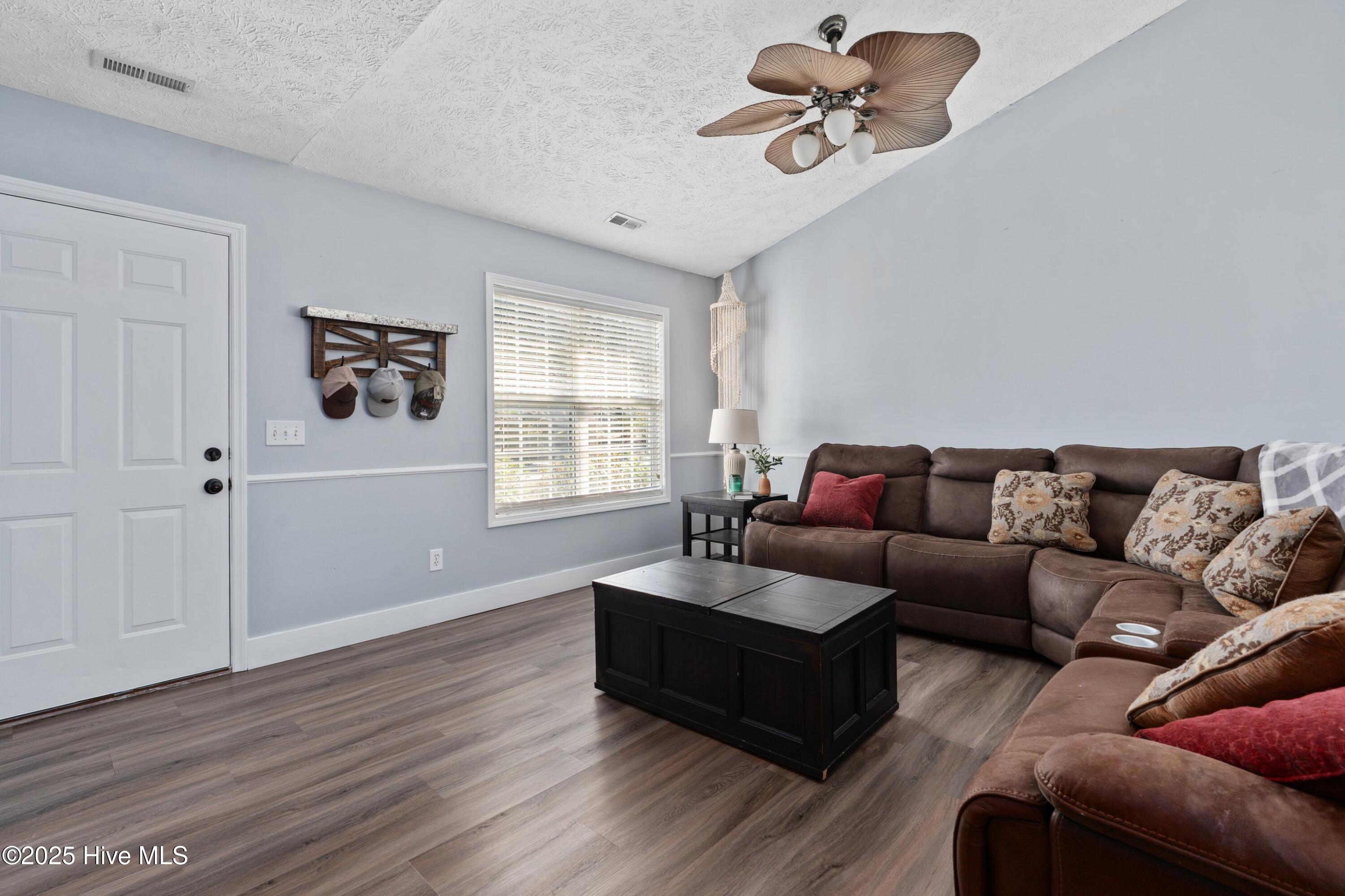 100542996 | Photo 13