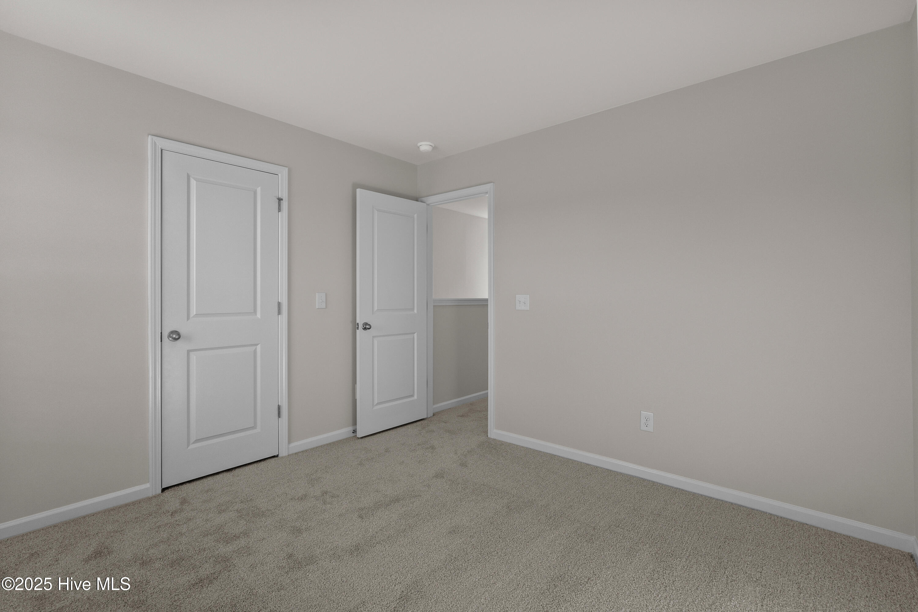 100536973 | Photo 24