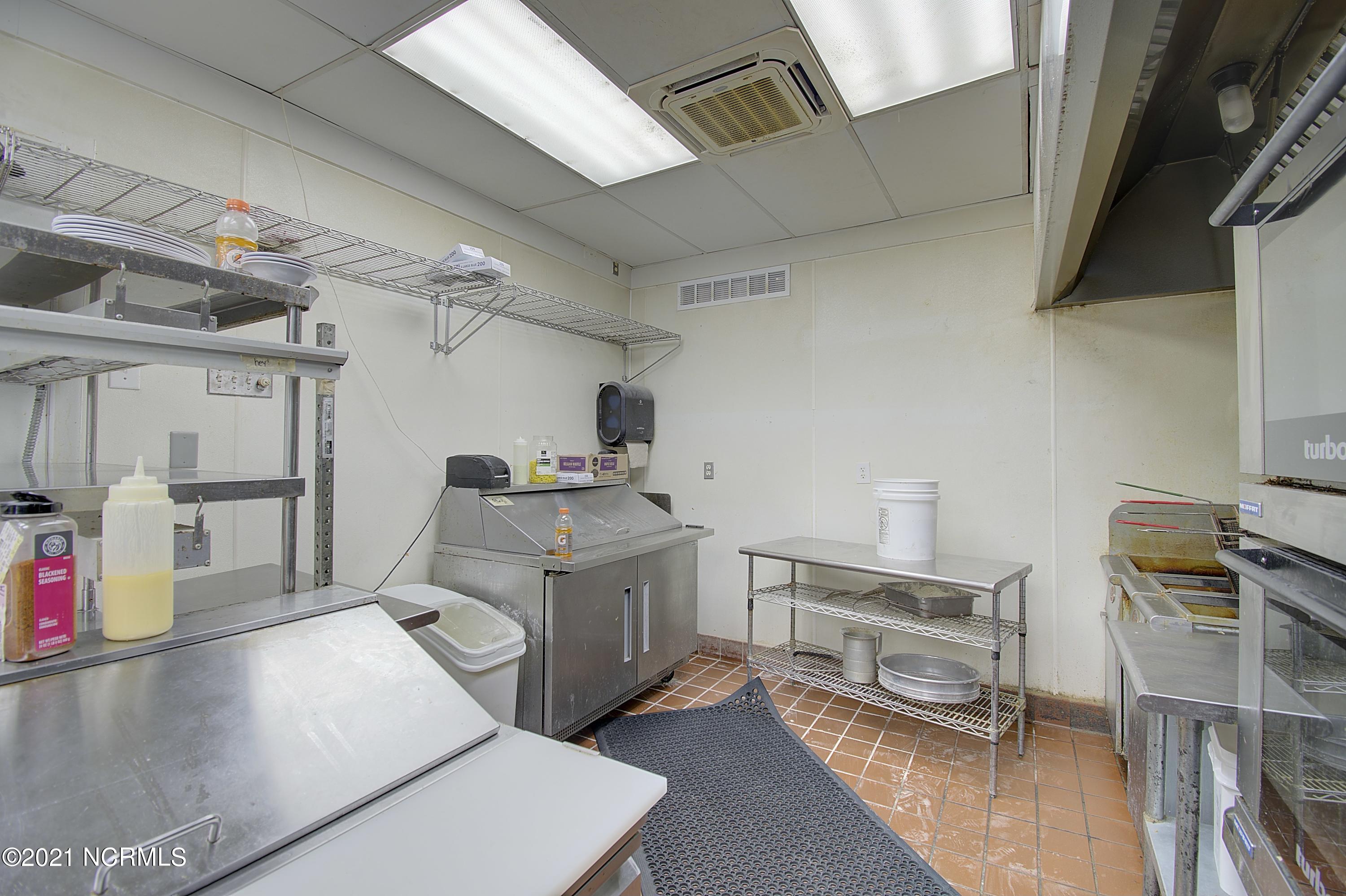 100502162 | Photo 41