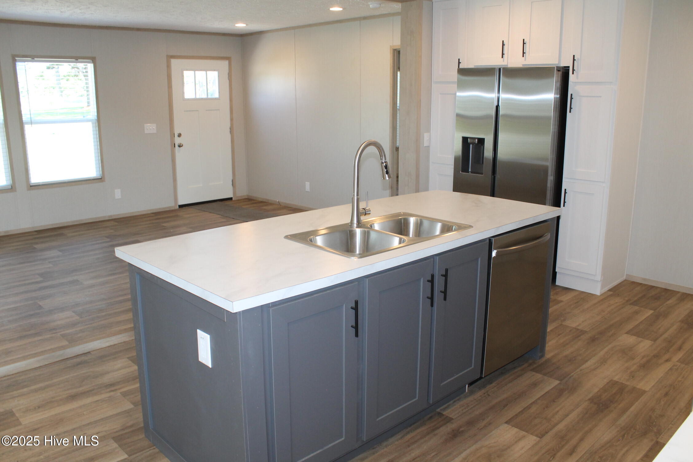 100528403 | Photo 24