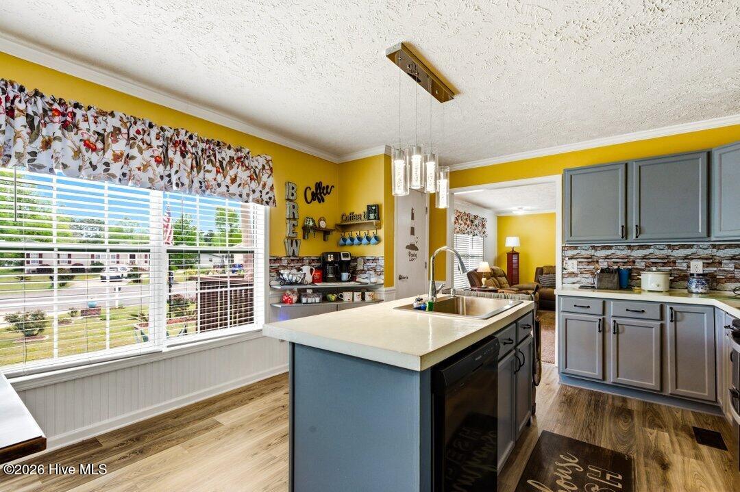 100566216 | Photo 16