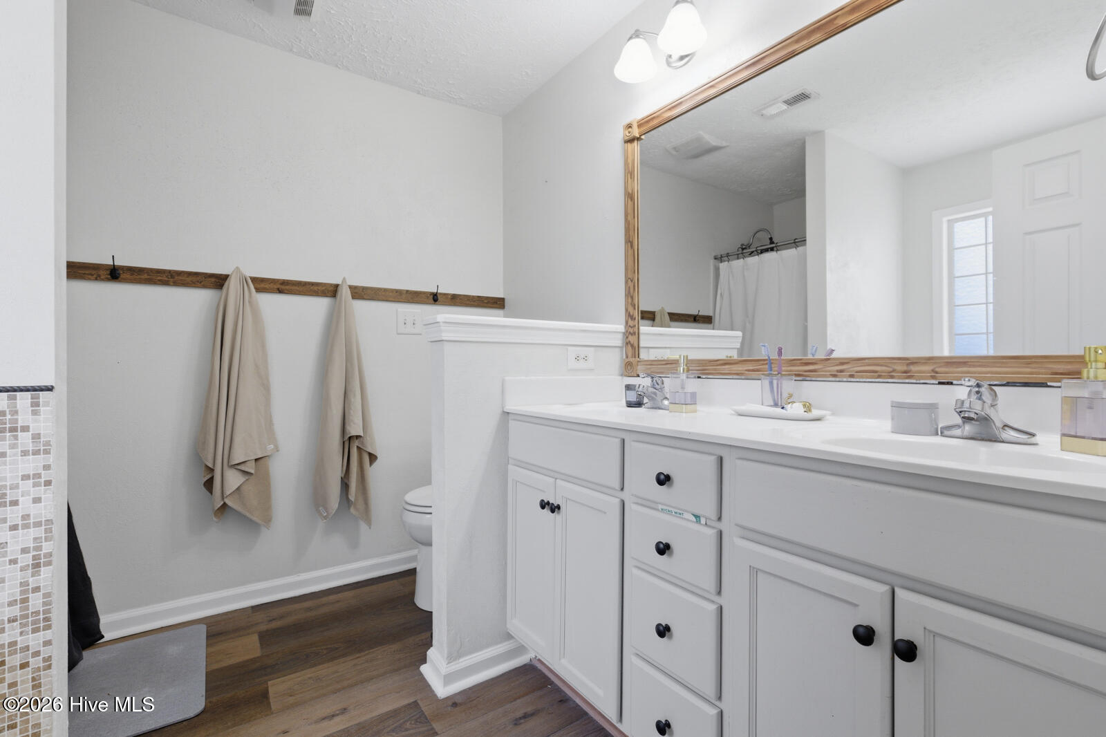 100568997 | Photo 29