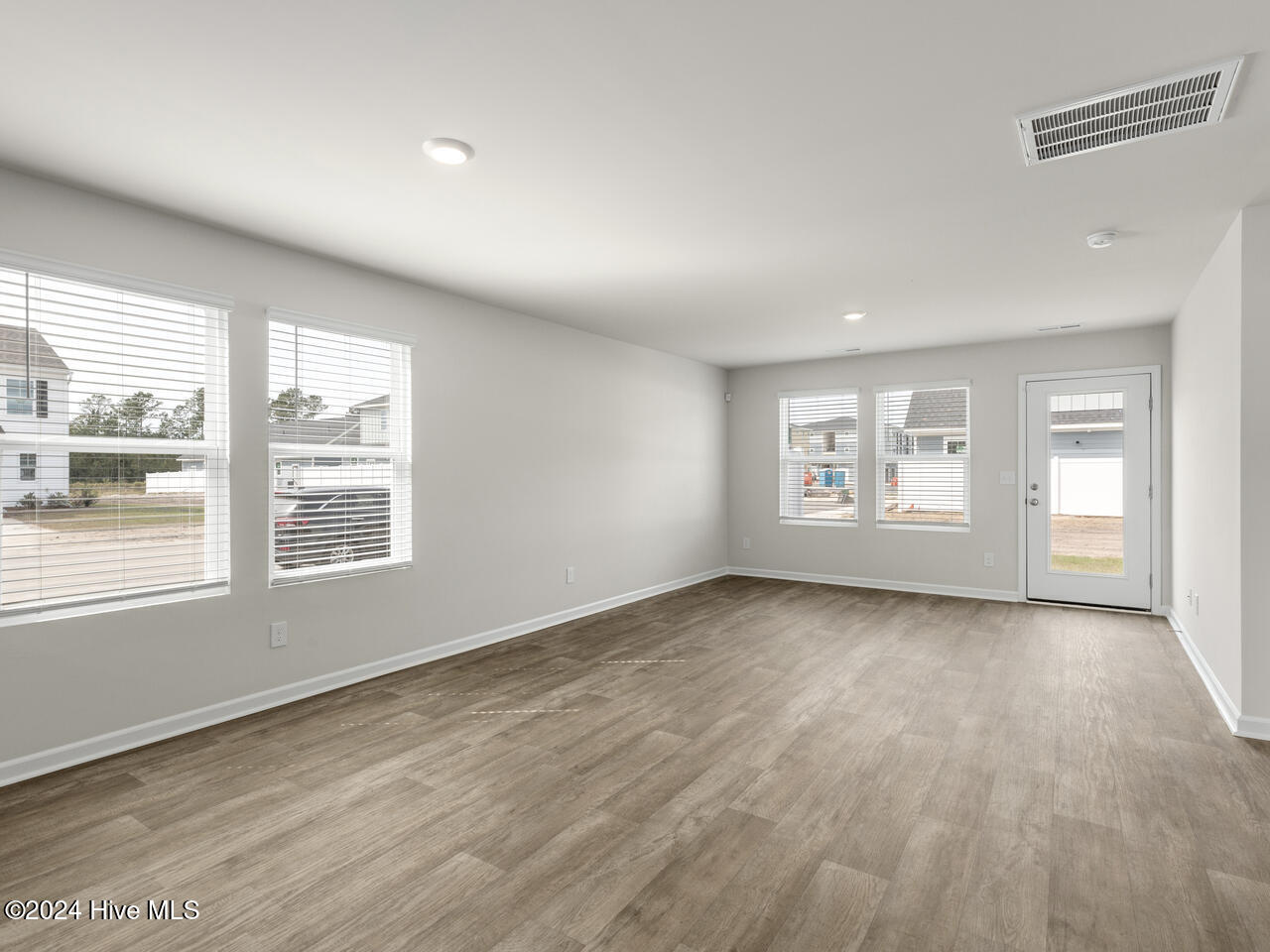 100514980 | Photo 13