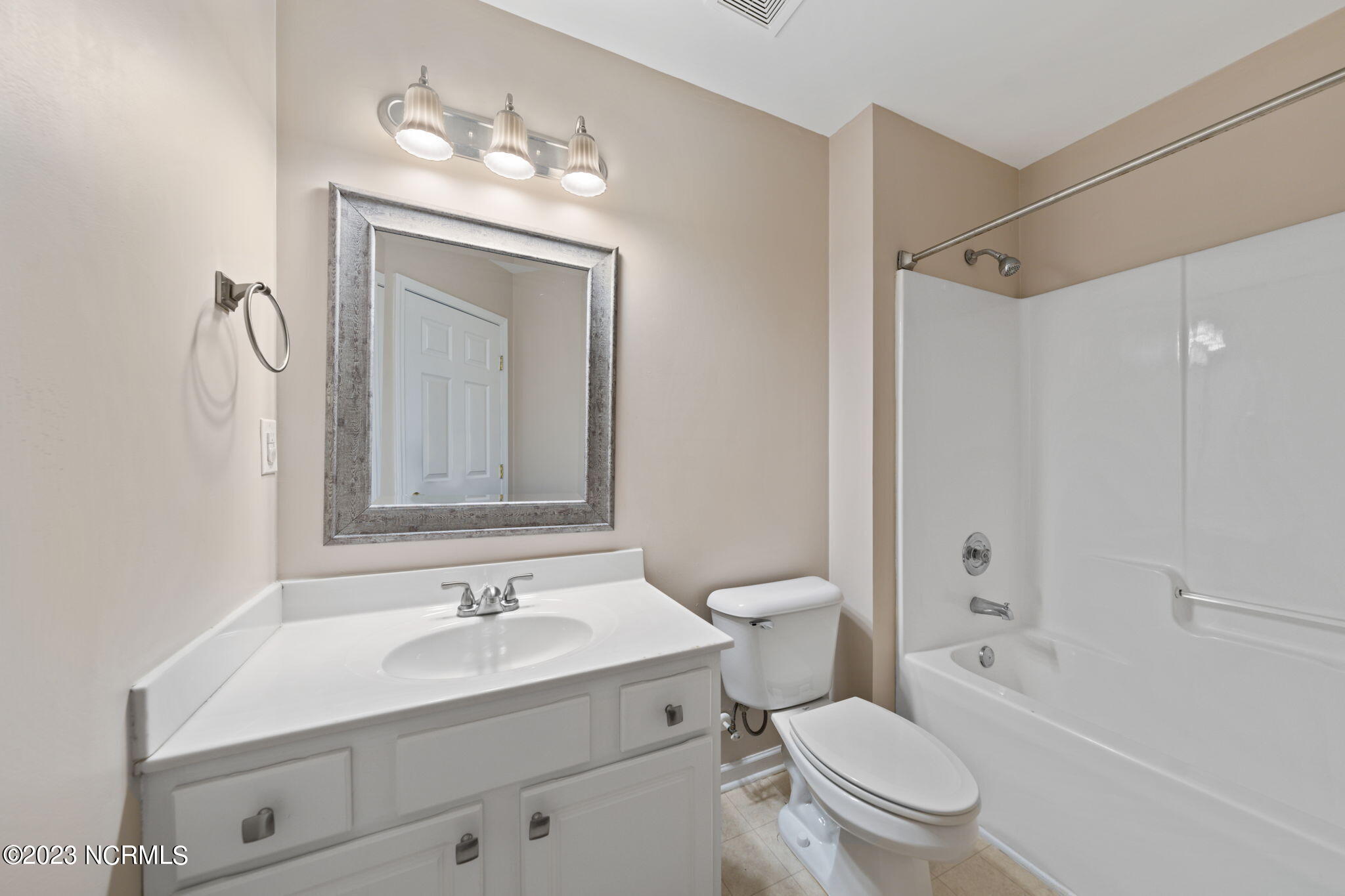 100569338 | Photo 20