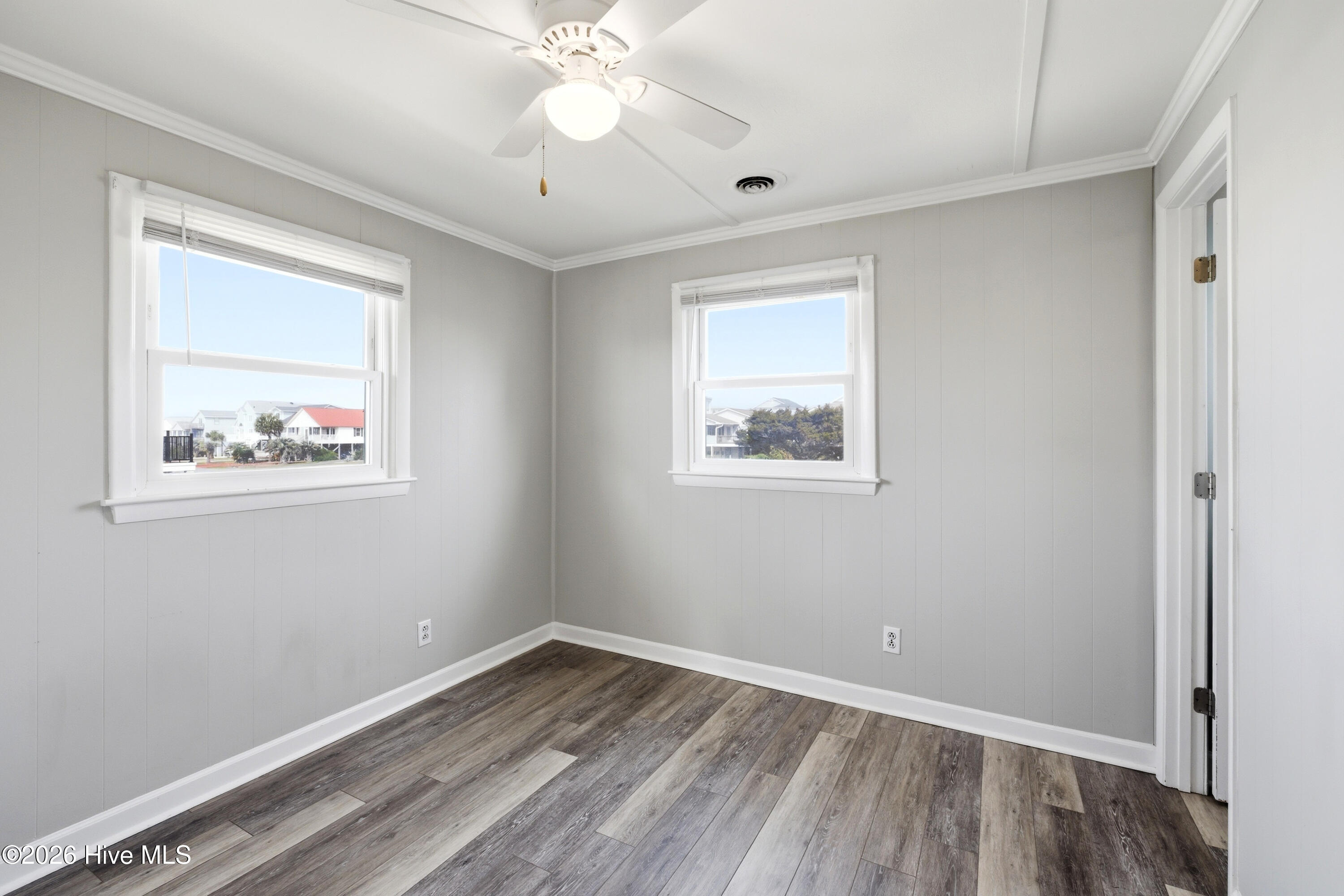 100557870 | Photo 34